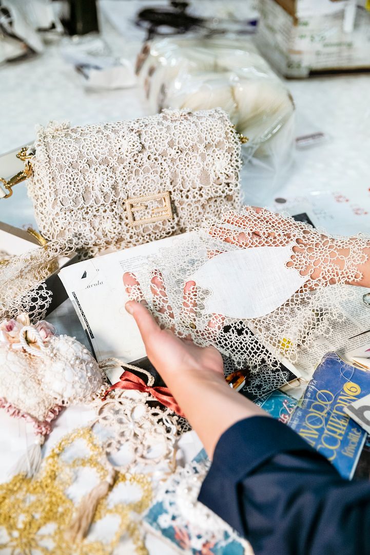 07_FENDI+hand+in+hand+Baguette_Puglia_Dodino 07_FENDI+hand+in+hand+Baguette_Puglia_Dodino