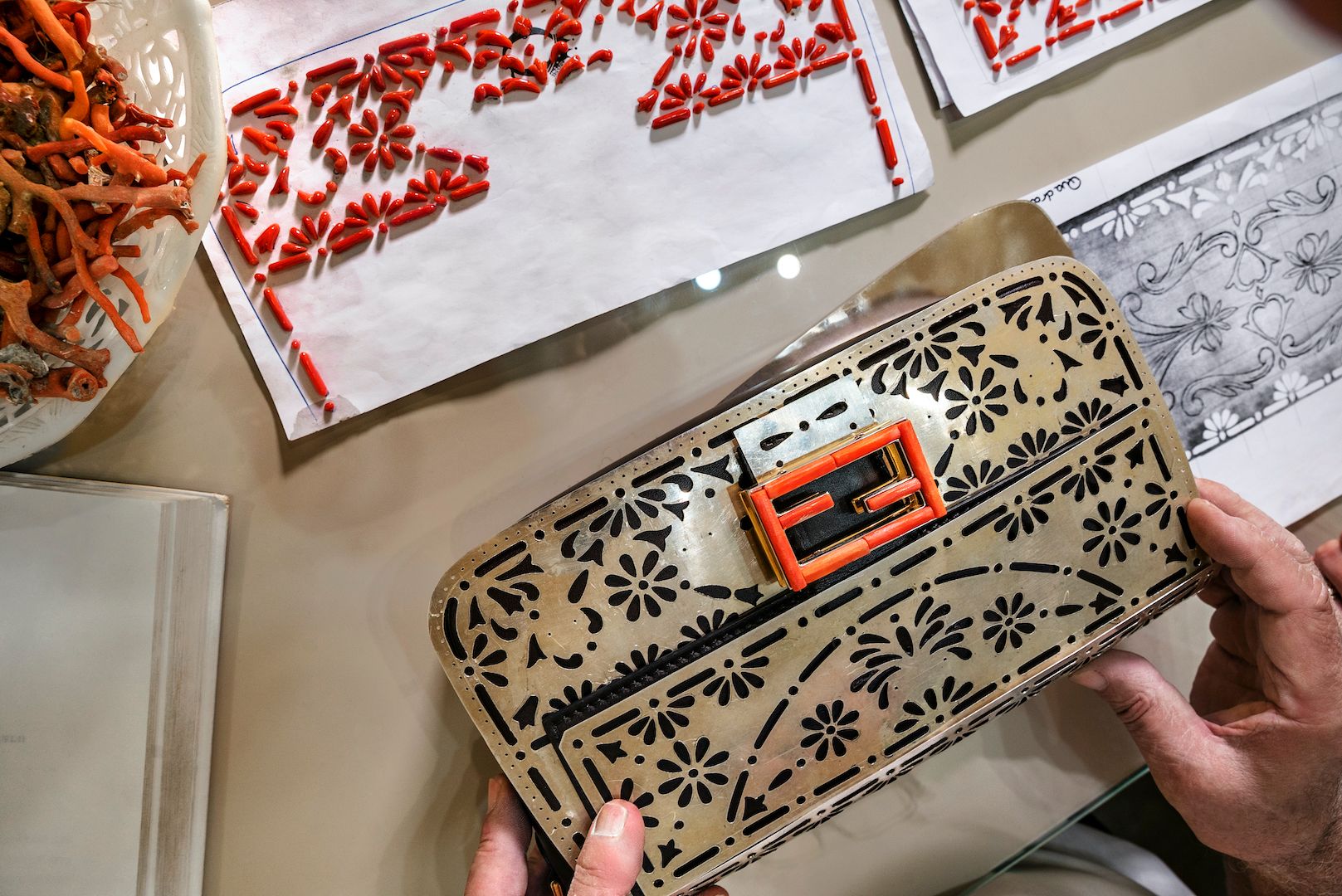 10_FENDI+hand+in+hand+Baguette_Sicily_Platimiro+Fiorenza (2) 10_FENDI+hand+in+hand+Baguette_Sicily_Platimiro+Fiorenza (2)