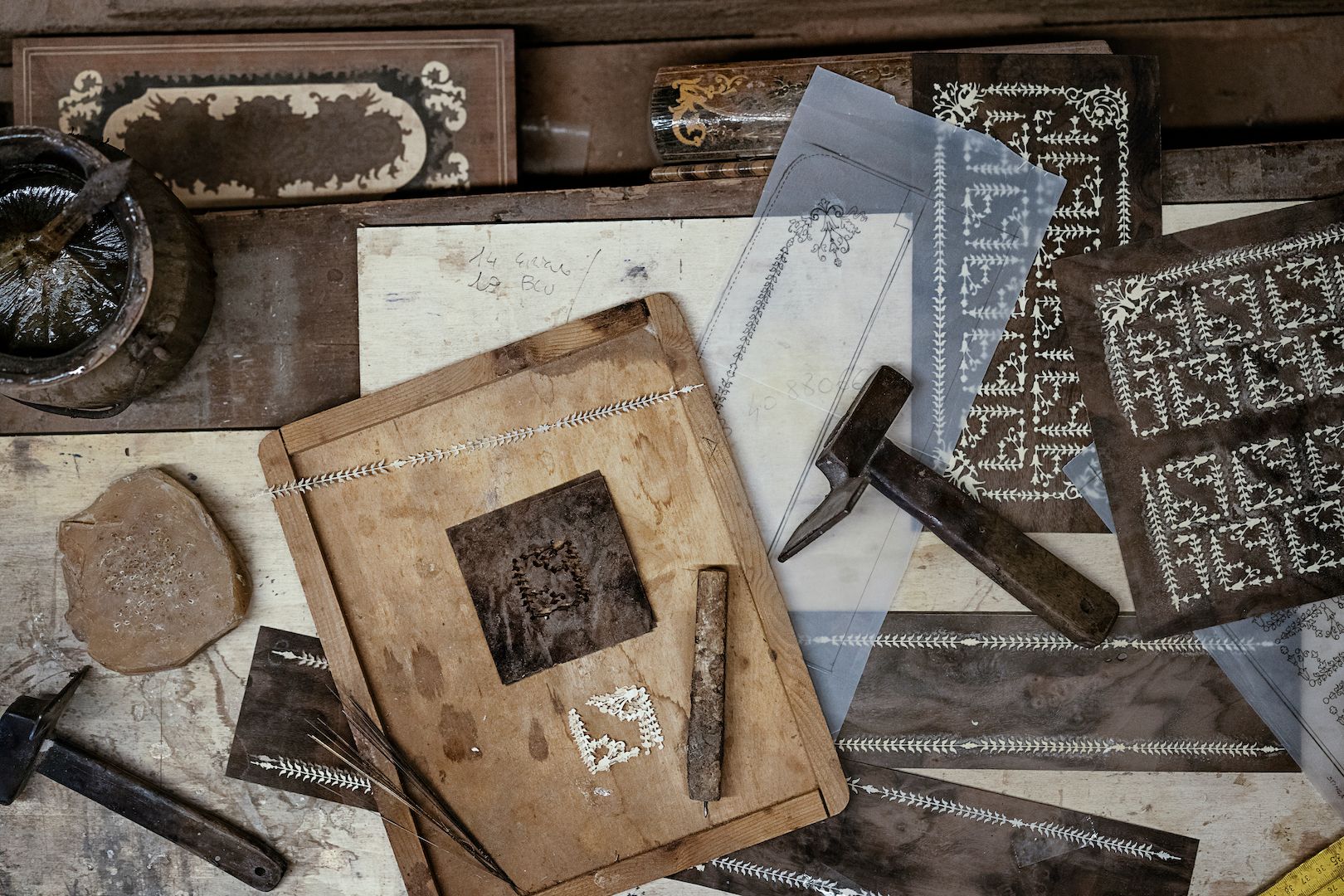 フェンディ 90年代 シルクベルベット　オリラグ毛皮アップリケ　バケット　バック ペルシャ風パッチワークラグ 133×190cm グレー ウィルトン織り