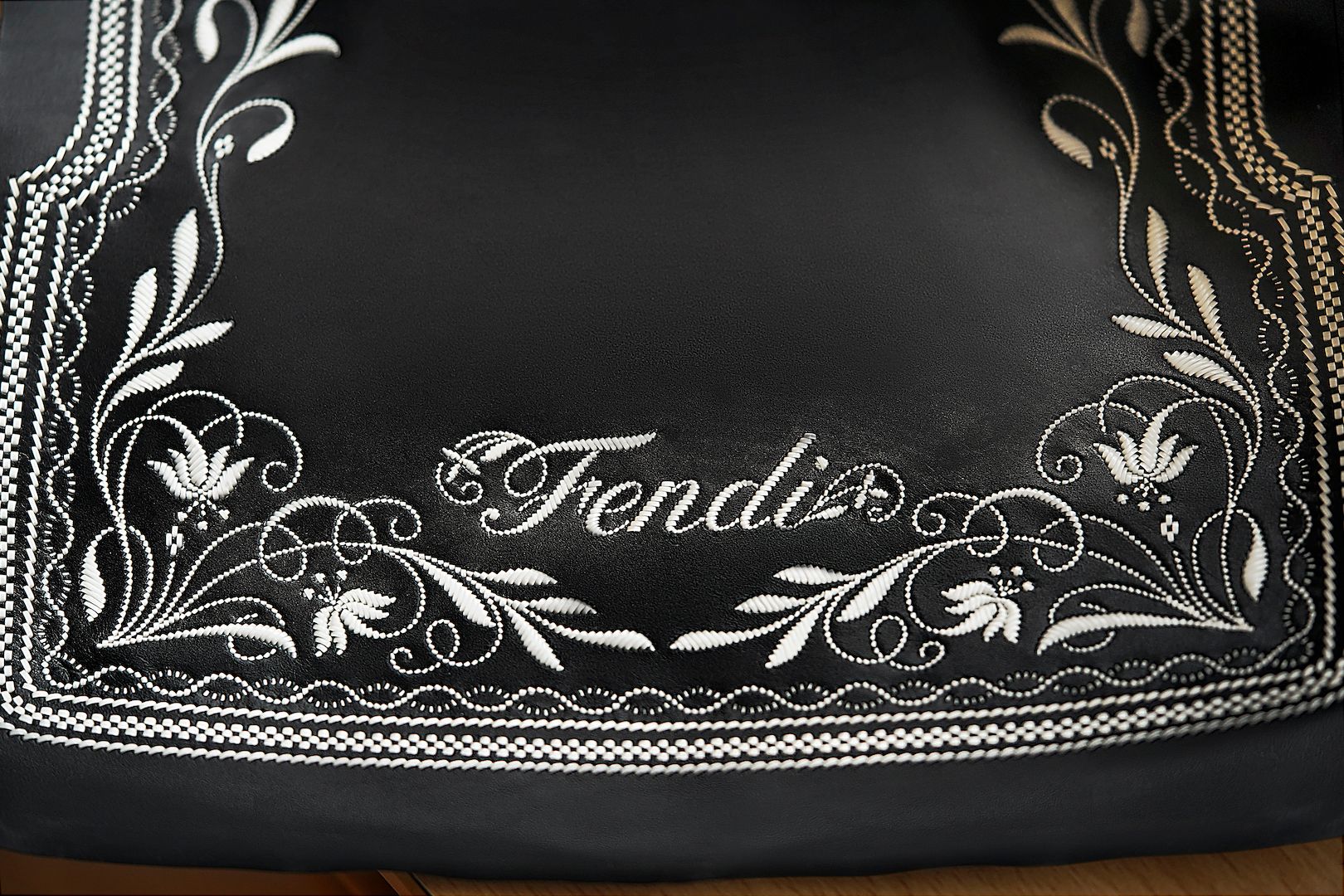 ハンド・イン・ハンド