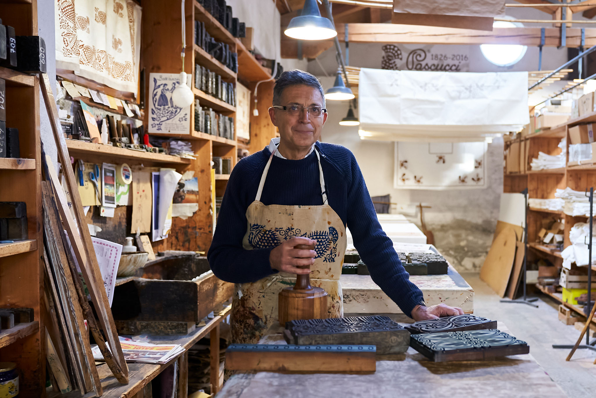 Emilia Romagna, Stamperia Pascucci 1826_FENDI Baguette hand in hand 2_Making Of_01