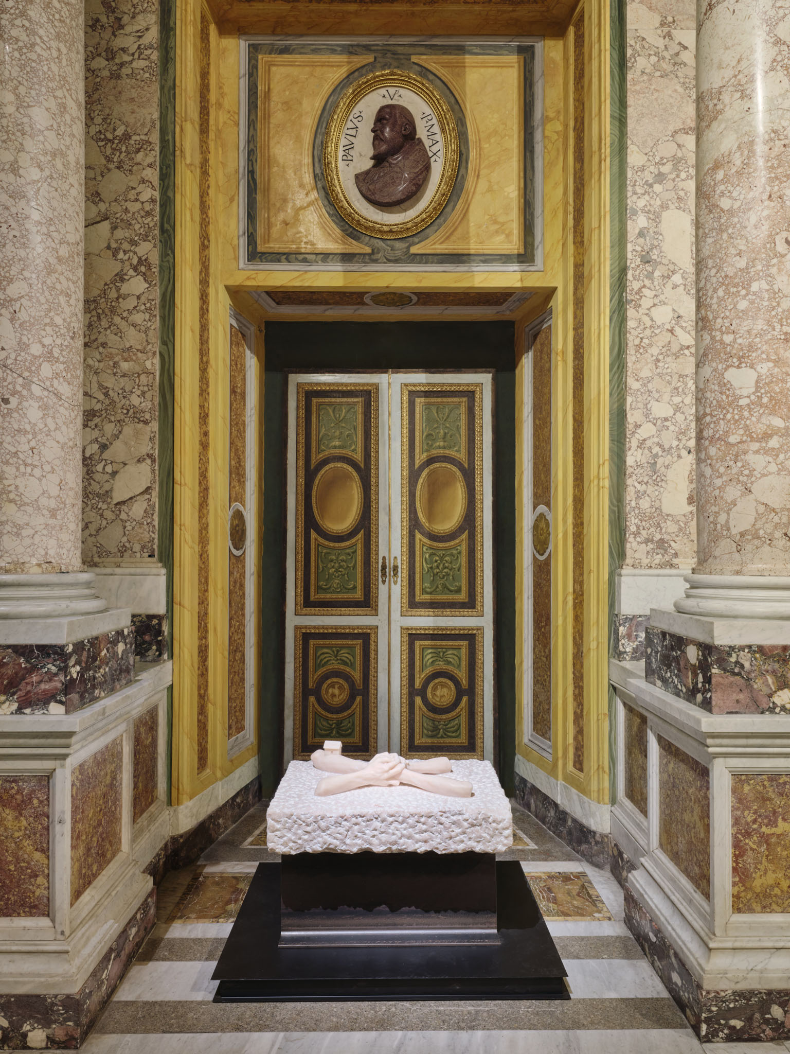 Galleria-Borghese_Louise-Bourgeois__Installation_view_Untitled_n7_Ph._A._Osio