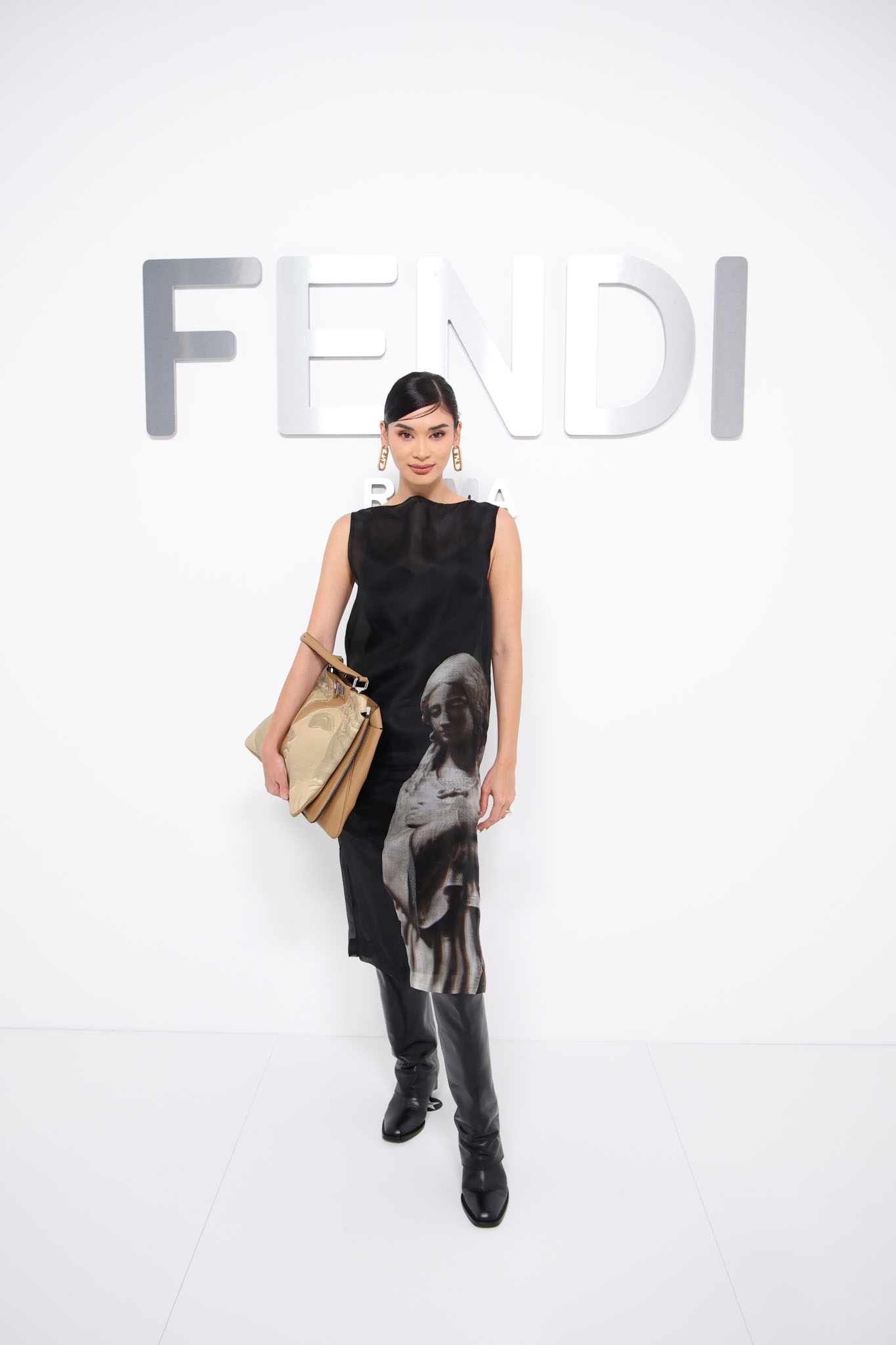 Pia Wurtzbach_at Fendi W SS25_164