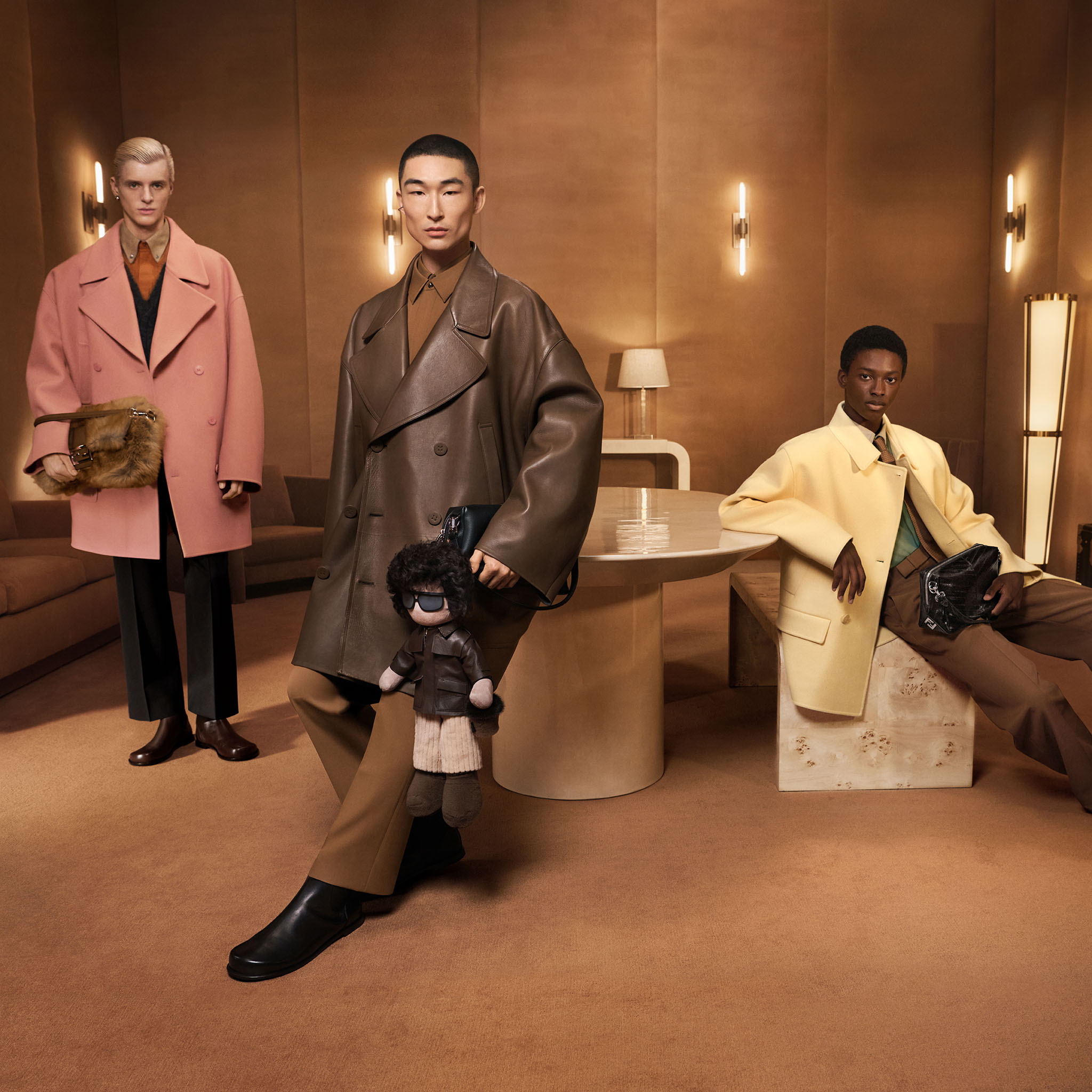 FENDI_FW25_FASHION_DIGITAL_1x1_nologo_2160x2160px_sRGB-8