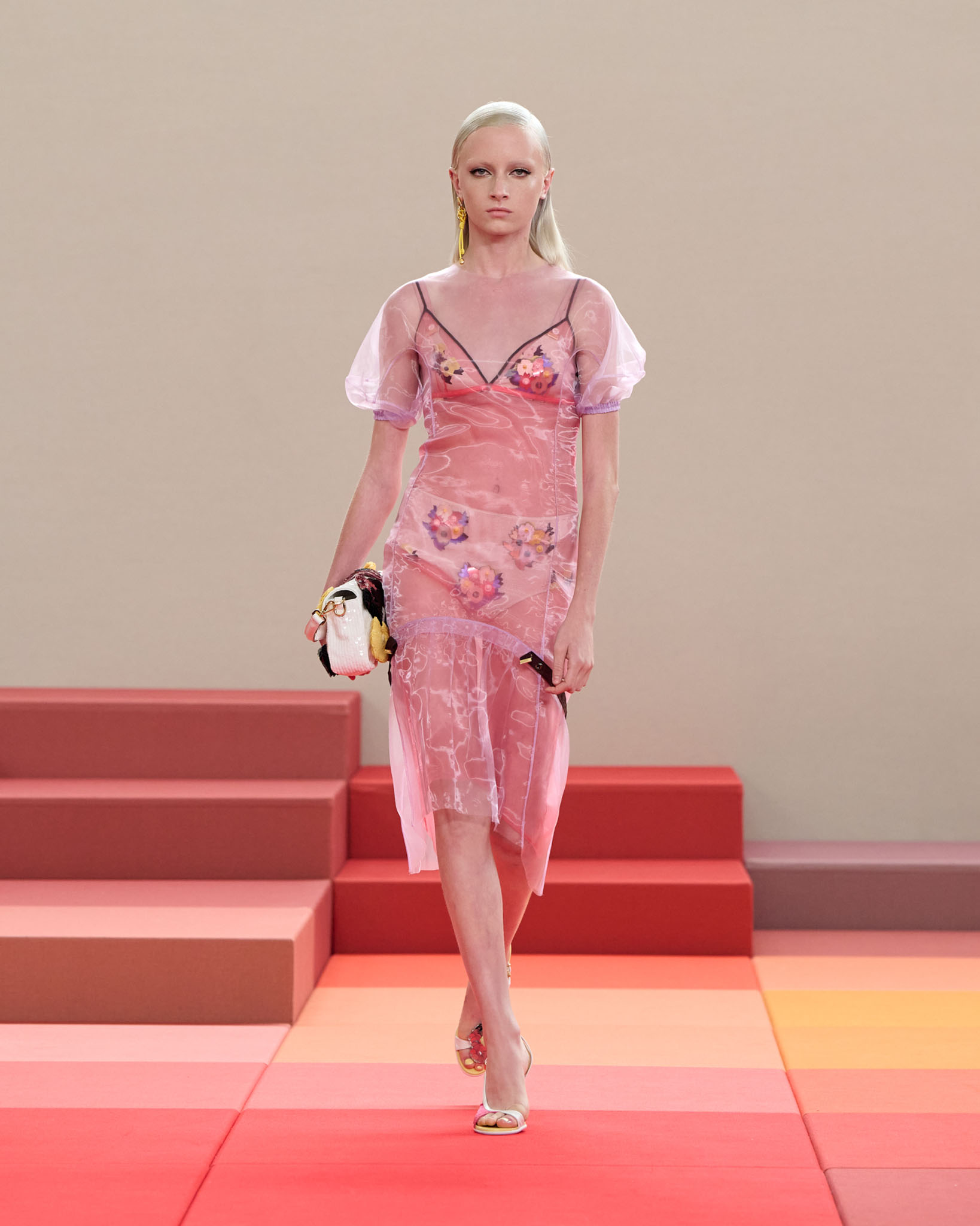 082 Fendi SS26 runway OZ9_6932
