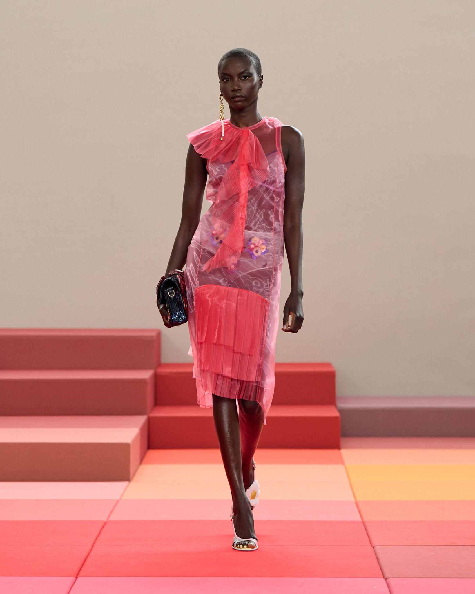 083 Fendi SS26 runway OZ9_7017