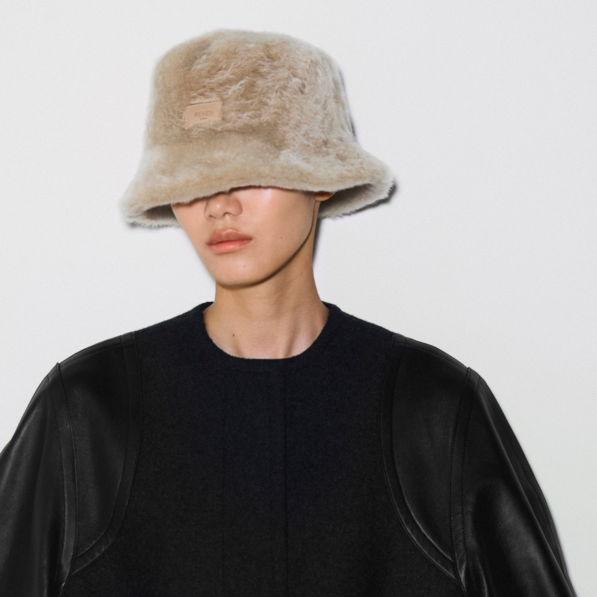 早い者勝ち！入手困難【Fendi】トゥージュール　バッグ　トープ　ストラップ付き 673ee8a9b2fc3.webp