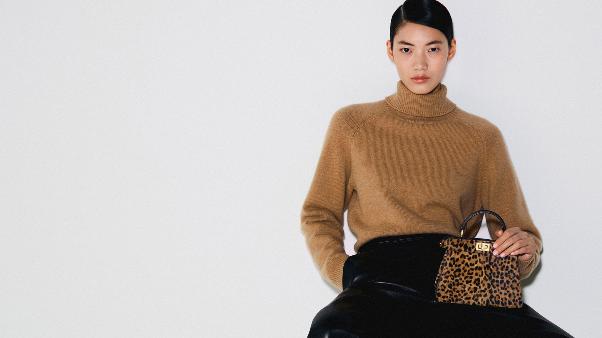 ウィメンズ デザイナー バッグ | FENDI JP