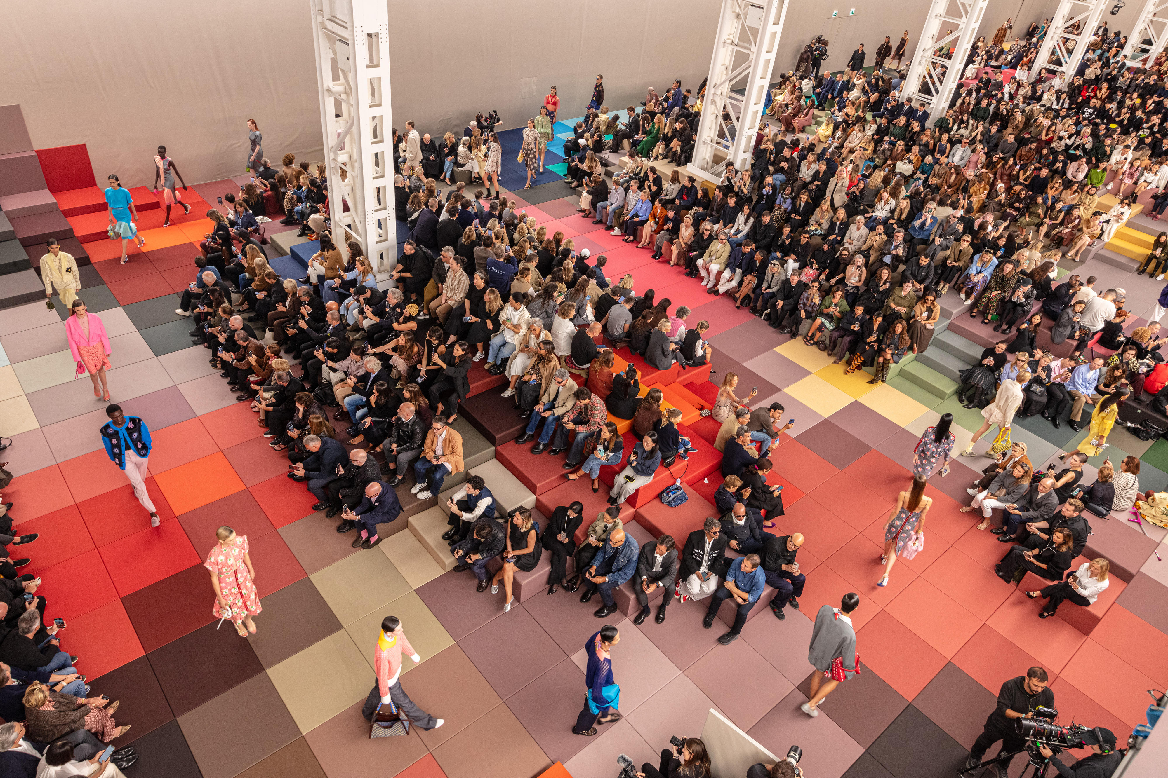 ⭐︎週末限定価格⭐︎ FENDI カシミアコート FENDI（フェンディ）コート 紺 サイズ:48(L位) メンズ