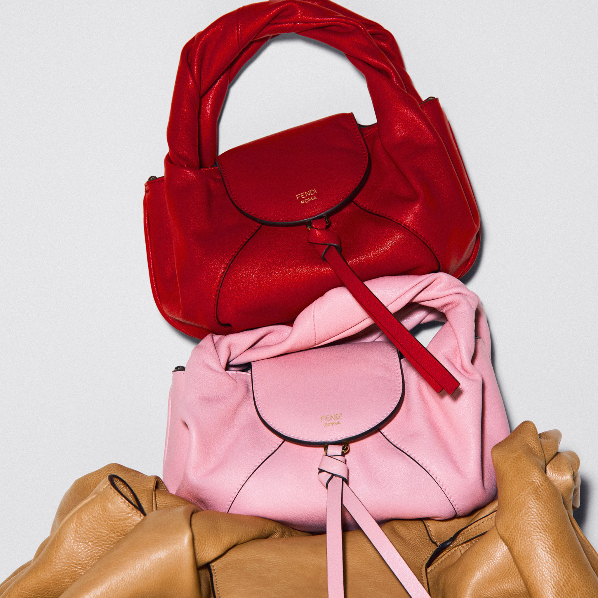 【近年モデル】 フェンディ フローラル FENDI ロゴ XL ユニセックス ホームページ | Fendi公式オンラインストア