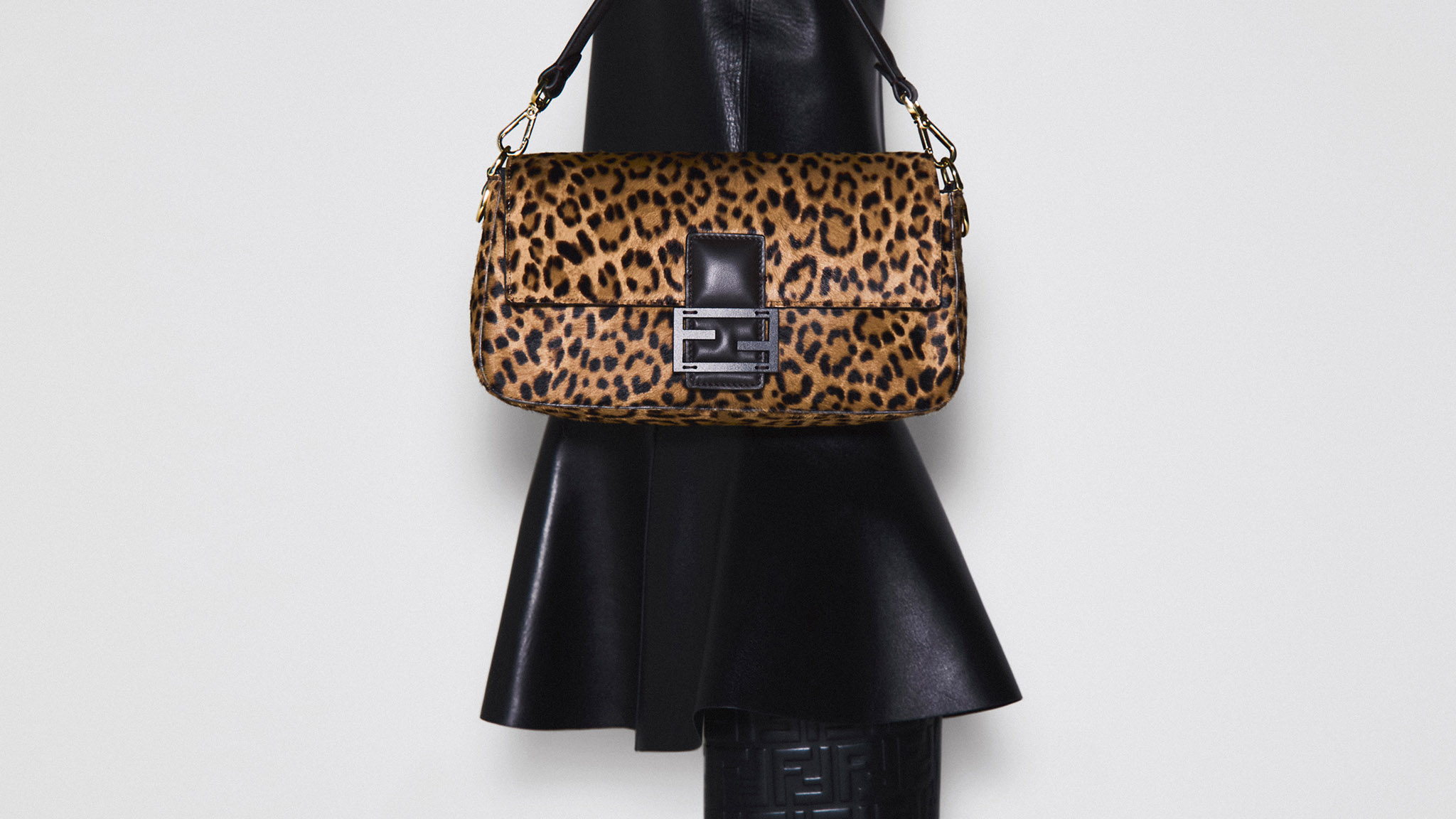 FENDI 8E8572ASAYF1RUN 関税送料込 Homepage | FENDI Official Site