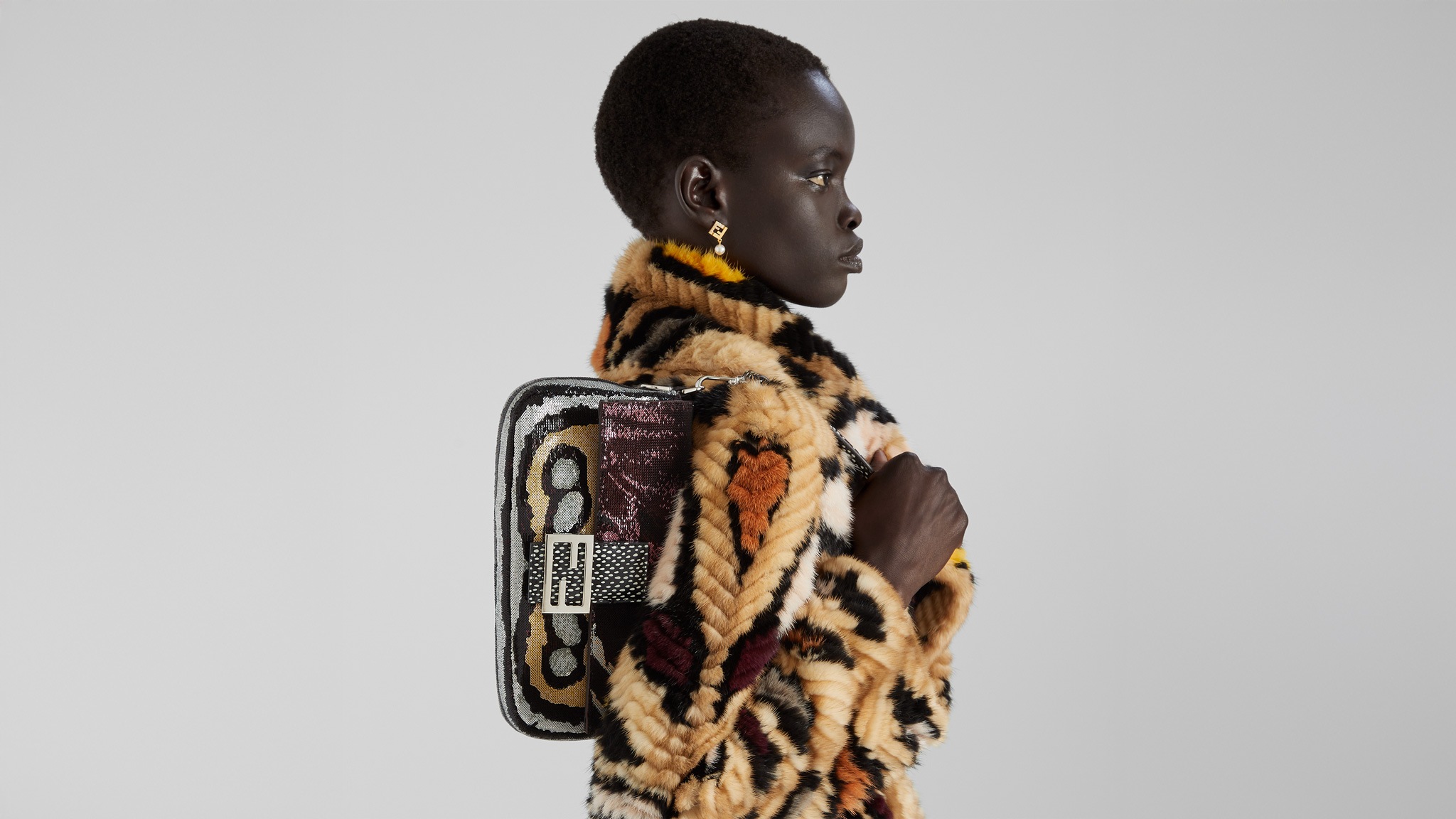 FENDI 毛羽ブランケットアクリル100% FENDI 毛羽ブランケットアクリル