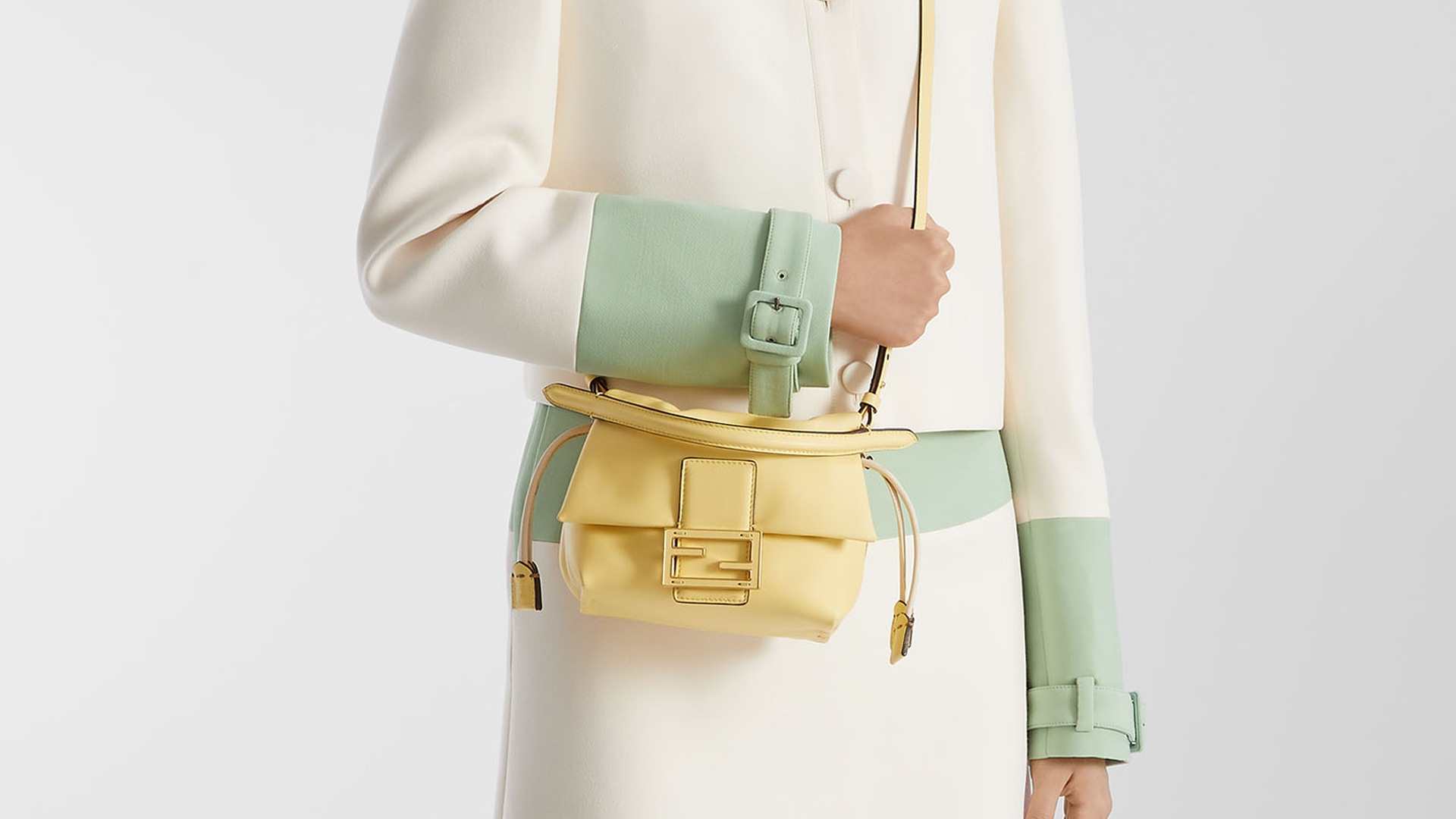 未開封 新品 FENDI フェンディ Momento 楽天市場】フェンディ 時計 MOMENTO BUGSの通販