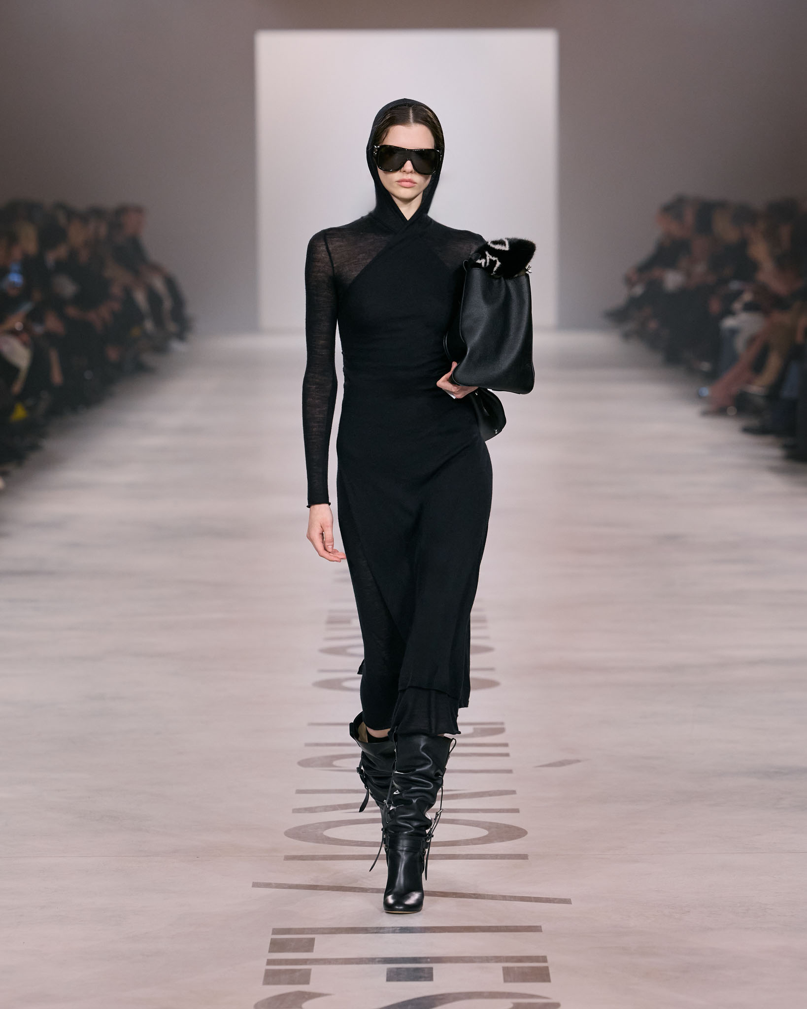 Fendi kolekcija koja slavi snagu zajedništva 2 Runway Looks