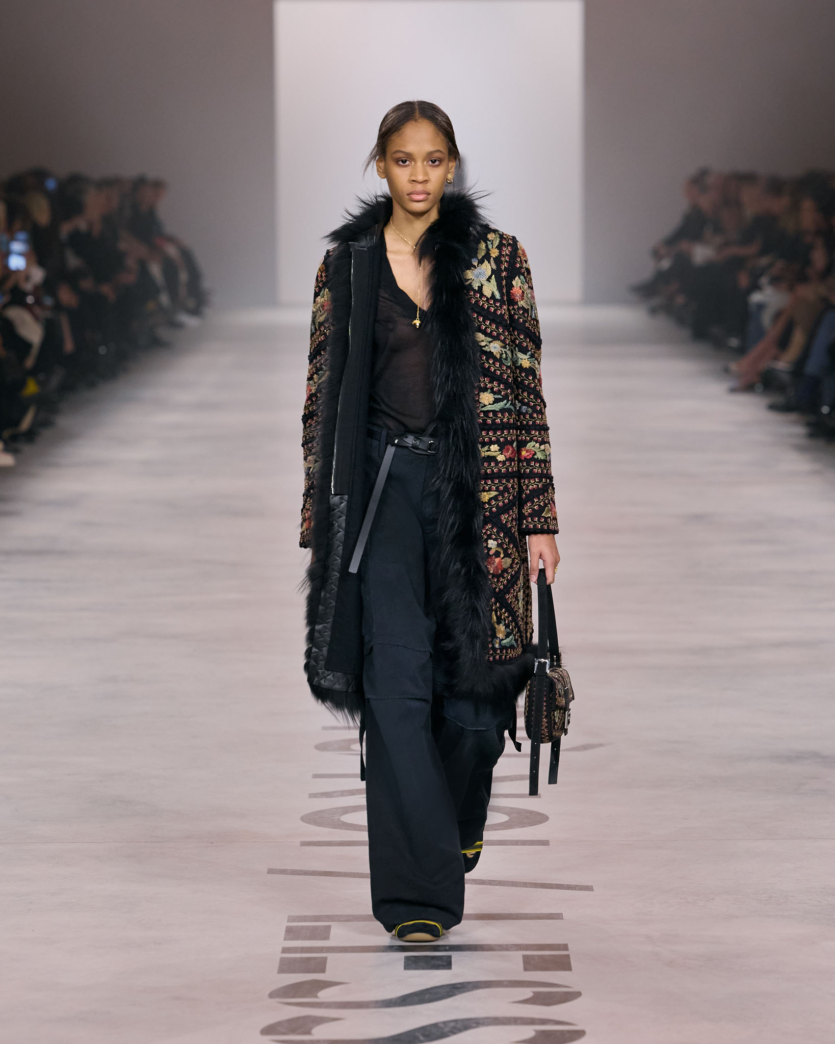 Fendi kolekcija koja slavi snagu zajedništva 1 Runway Looks