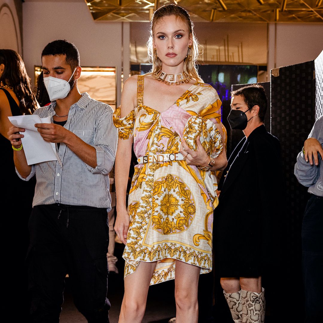 fendi-versace-gallery-backstage-24 fendi-versace-gallery-backstage-24