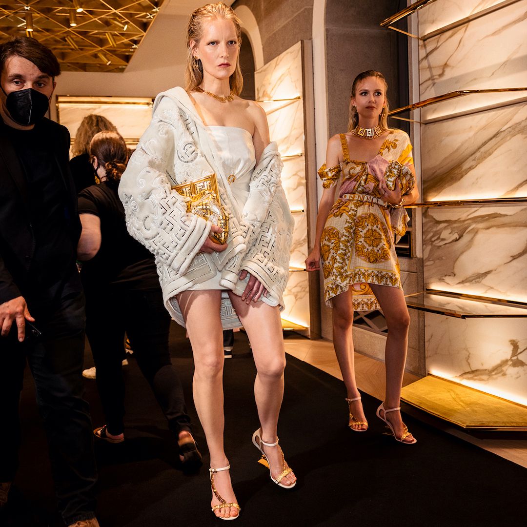 fendi-versace-gallery-backstage-27 fendi-versace-gallery-backstage-27