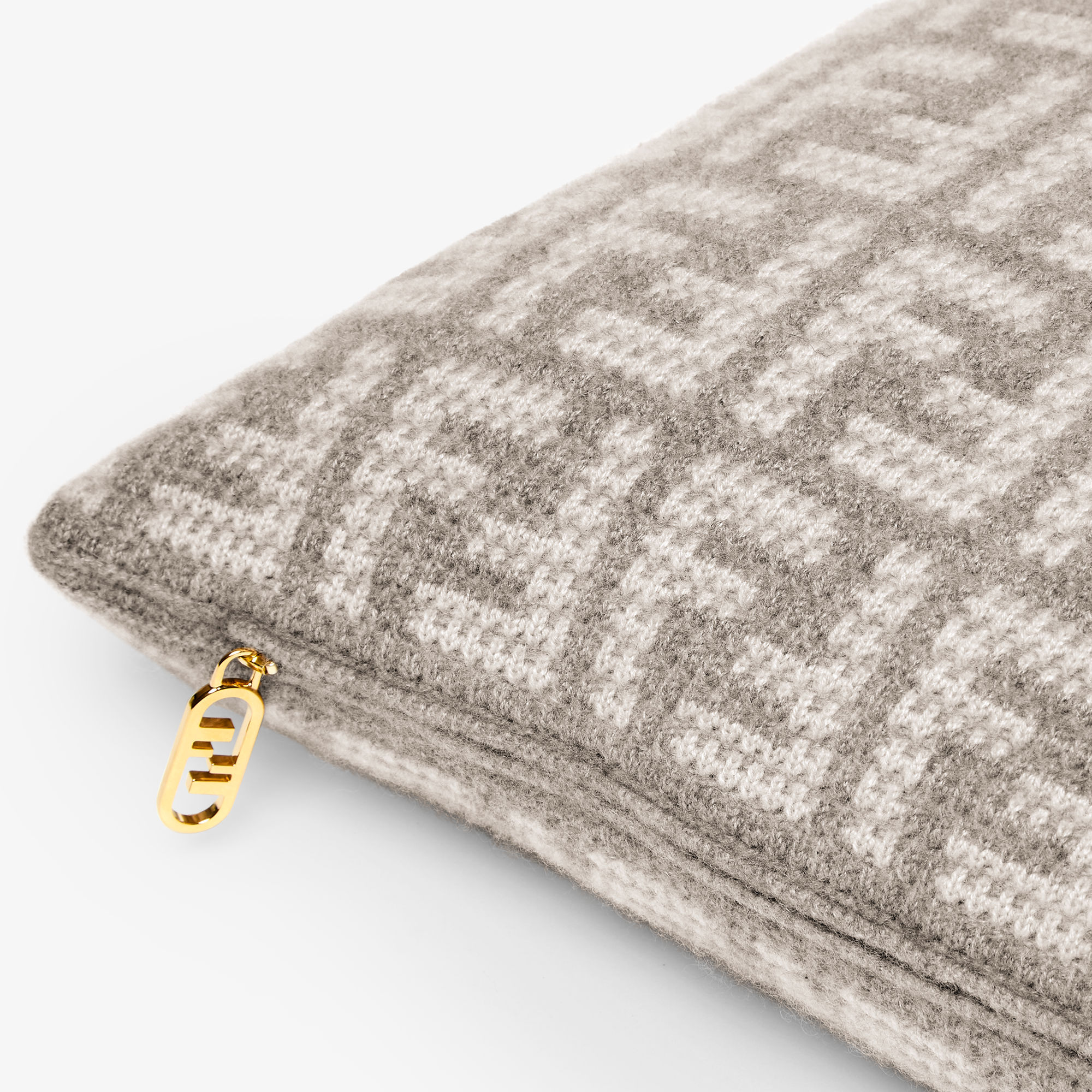 FENDI FF ロゴクッション　フェンディ 7AC042AL9OF1JL0_02?wid=2000&