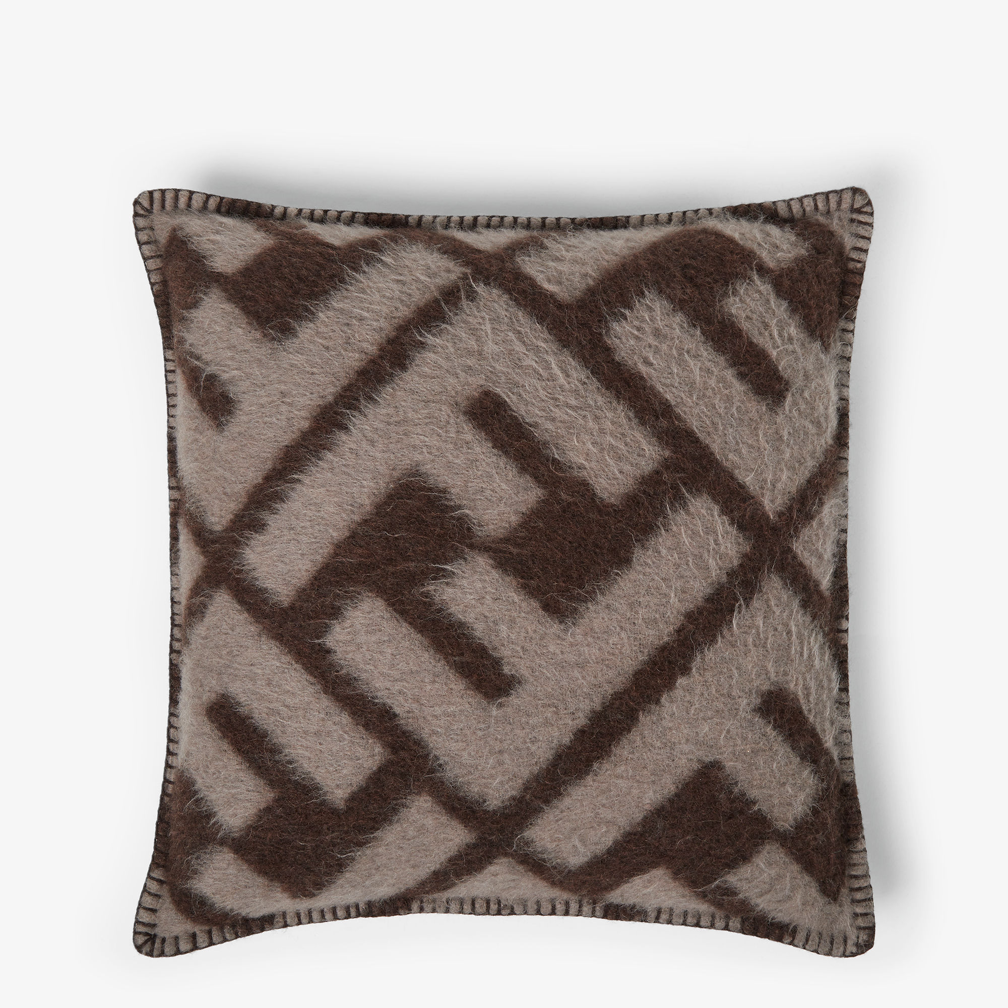 7AC042AVGJF0HCU_02?wid=2000&