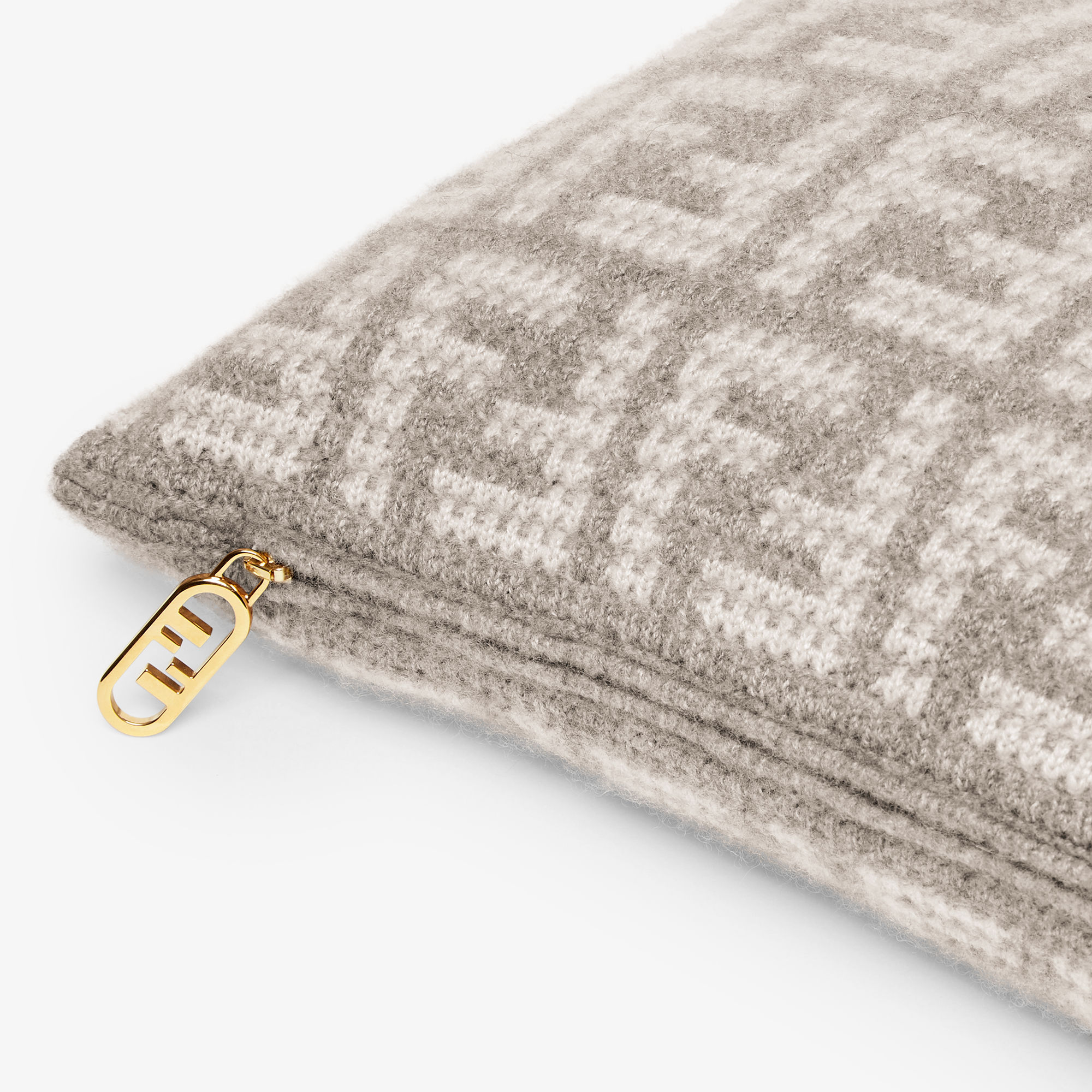 FFレクタングル クッション ダブグレー | Fendi