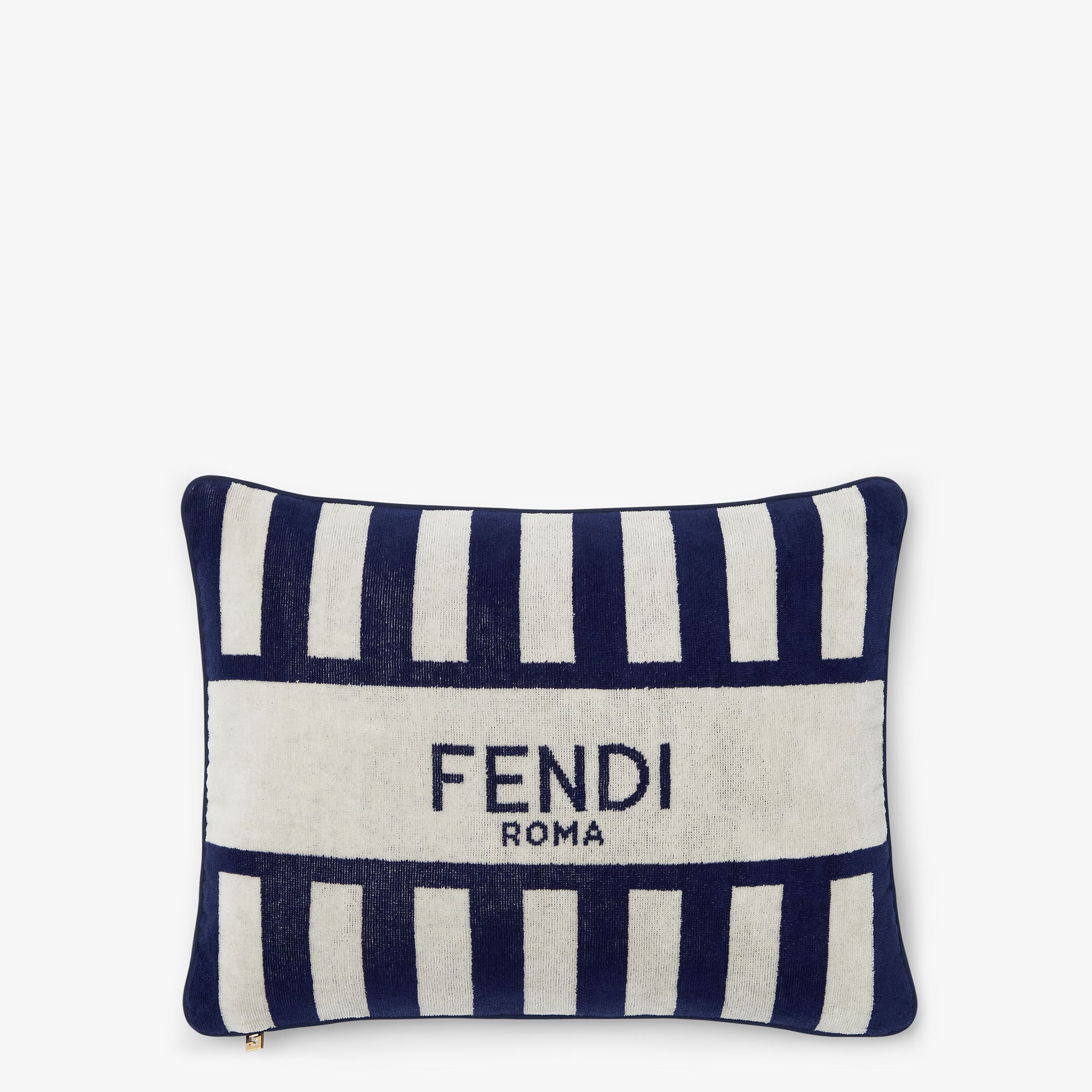 2枚セット 未使用 フェンディ FENDI クッションカバー 45㎝×45㎝ 2枚セット 未使用 フェンディ FENDI クッションカバー 45㎝×45㎝
