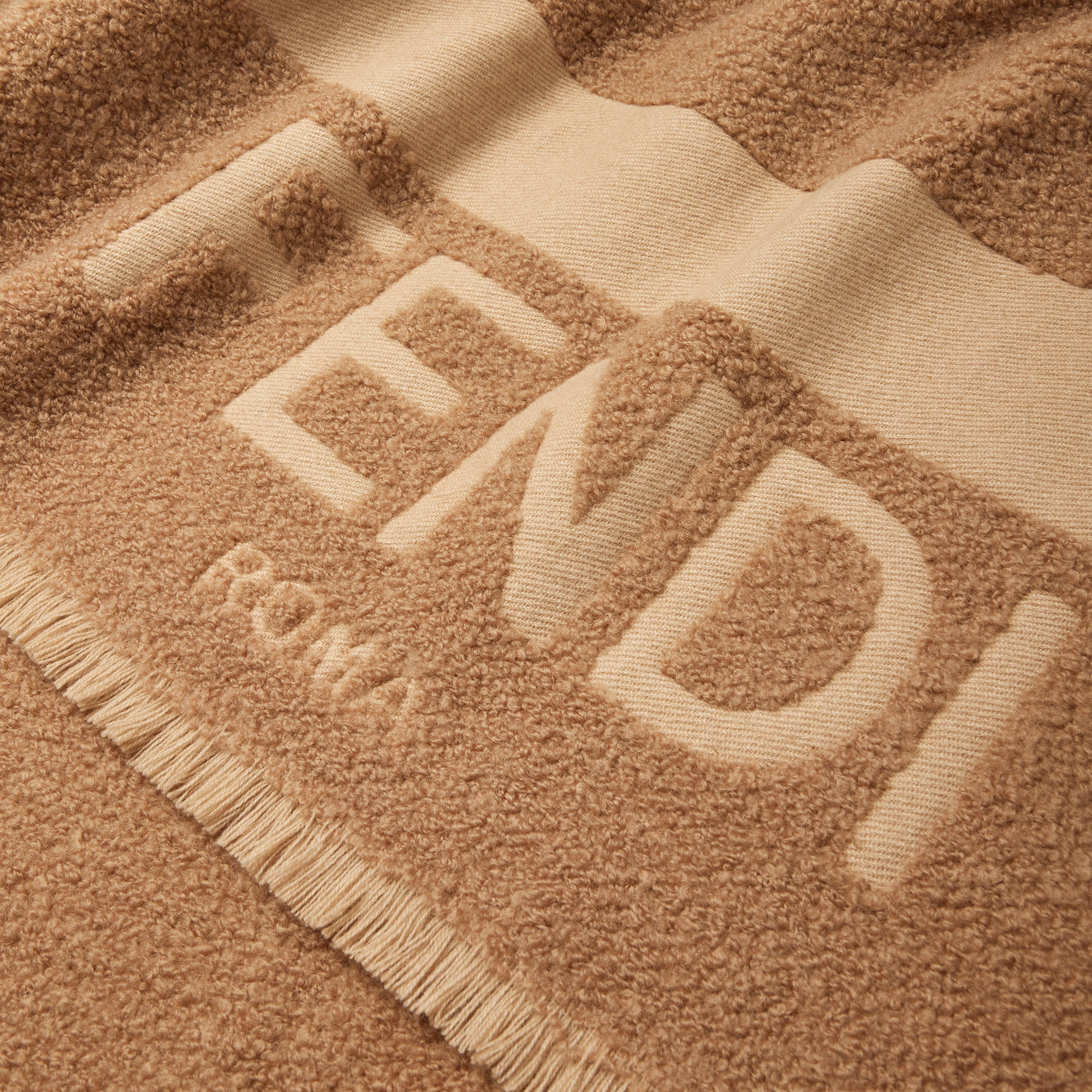 FENDI フード付き　ガウン　タオルケット FENDI X Noel Fielding Graphic Reversible Silk Shawl Coat Padded