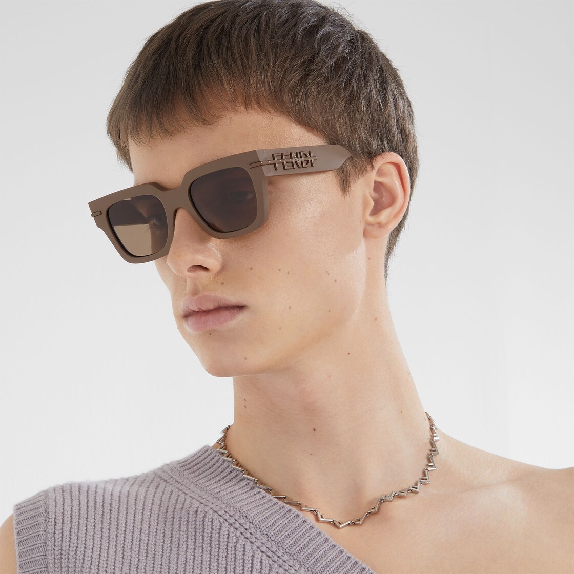 フェンディファイブネックレスネックレス