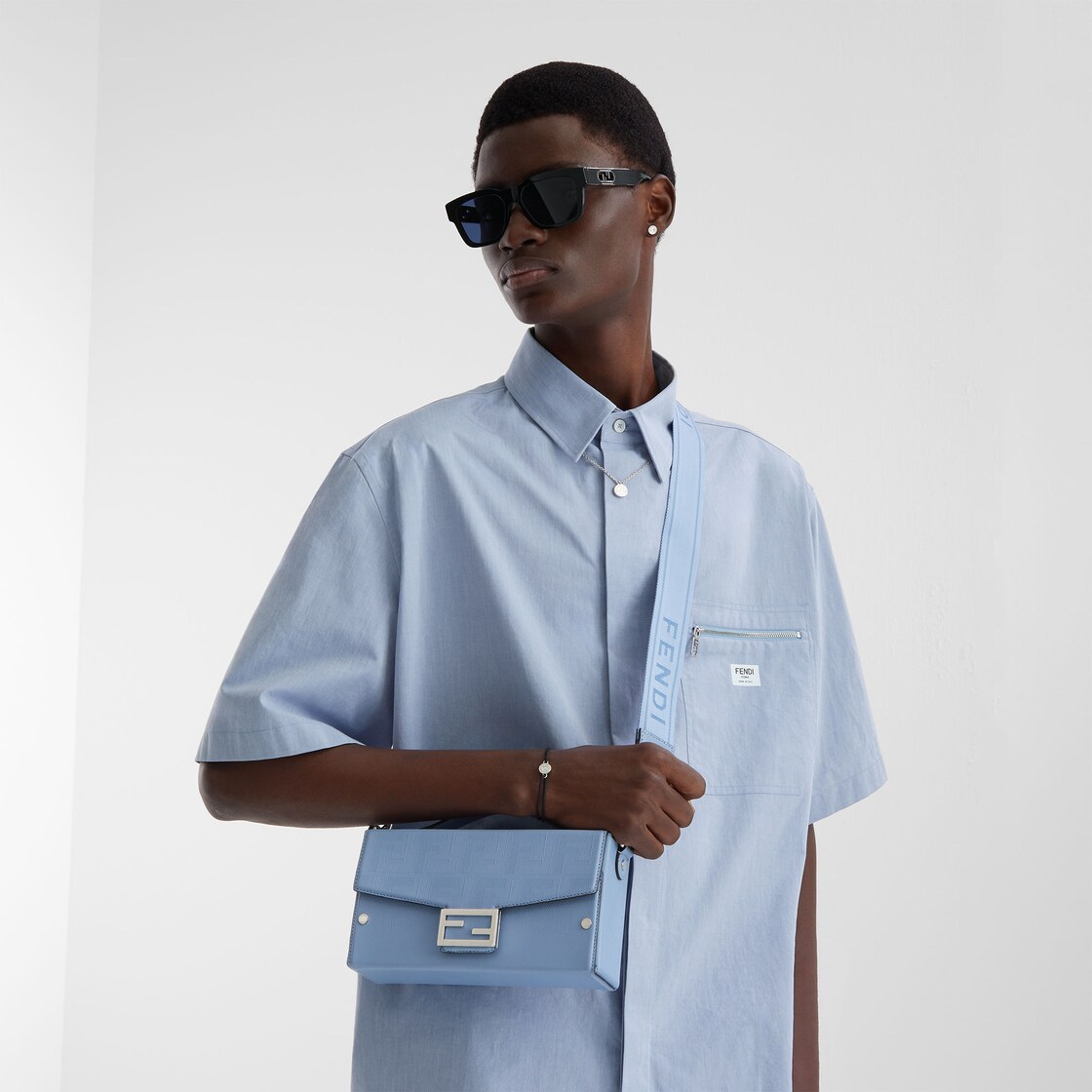 バゲット ソフトトランク - スカイブルーレザー バッグ | Fendi 