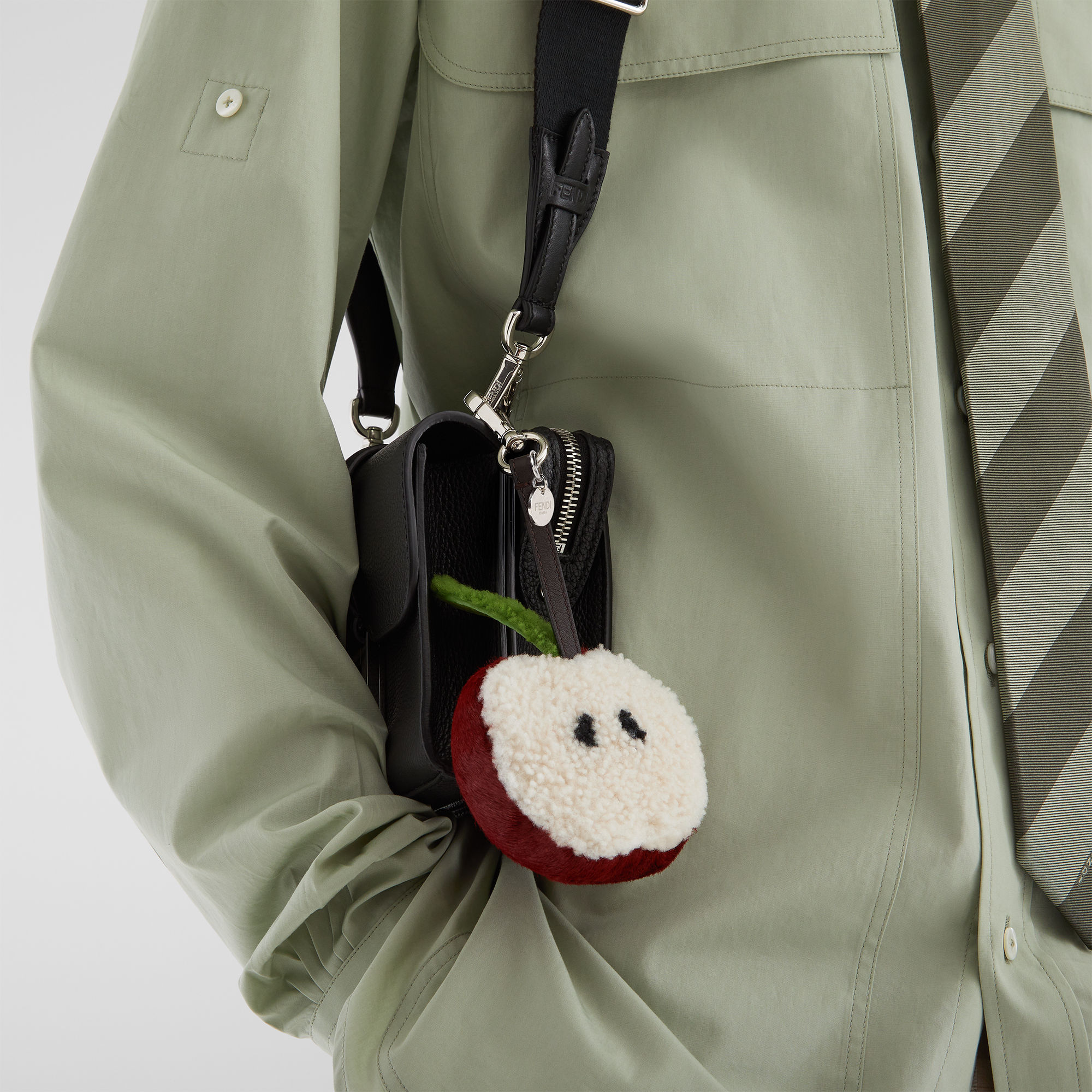アップル チャーム ファー マルチカラー | Fendi アップル チャーム ファー マルチカラー | Fendi
