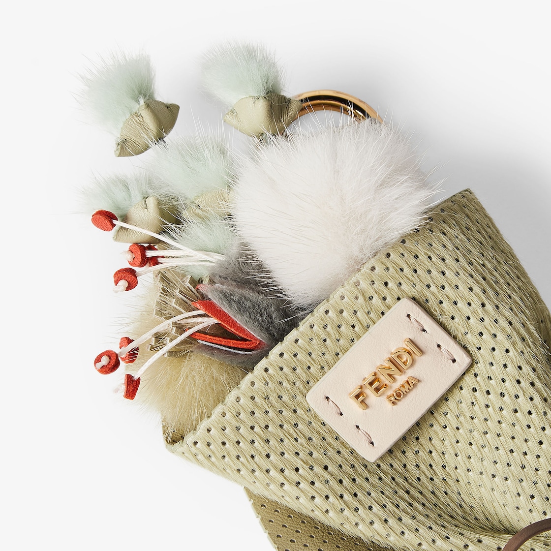 ウィメンズ デザイナー チャーム・バッグ アクセサリー | FENDI JP ウィメンズ デザイナー チャーム・バッグ アクセサリー | FENDI JP