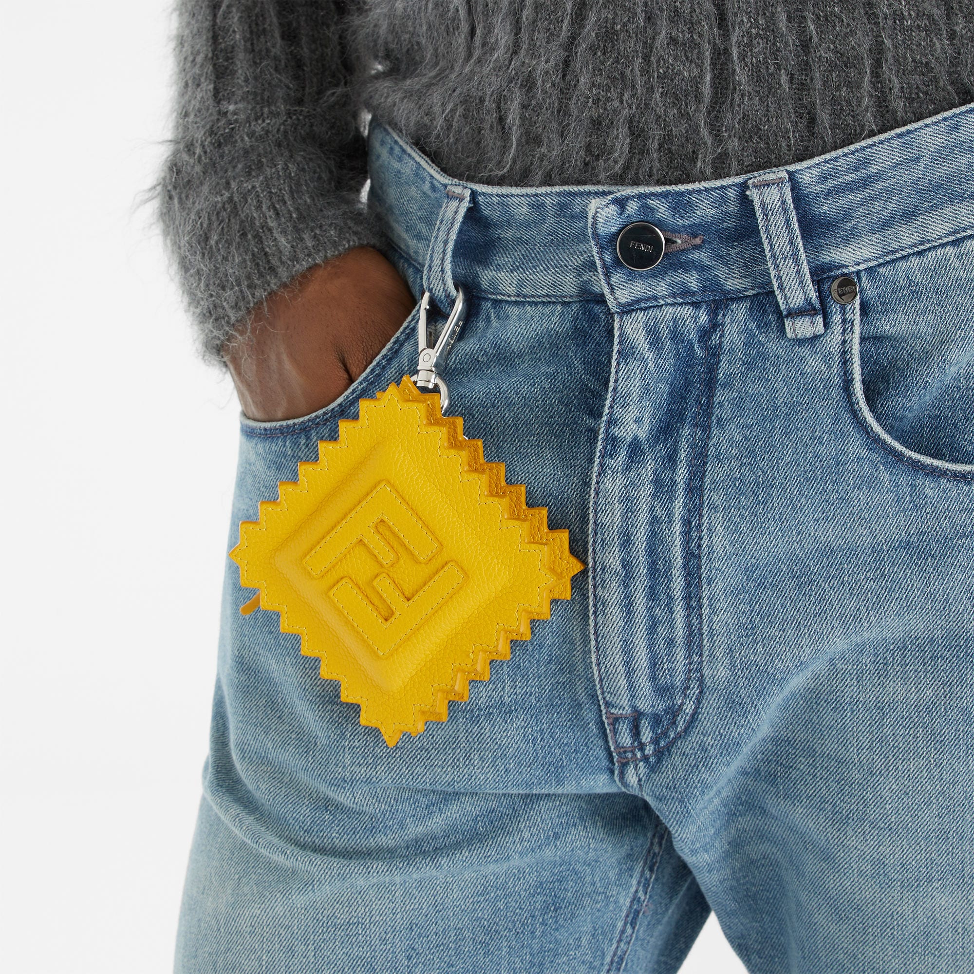 7AS404APDRF0M8A_99?wid=2000&