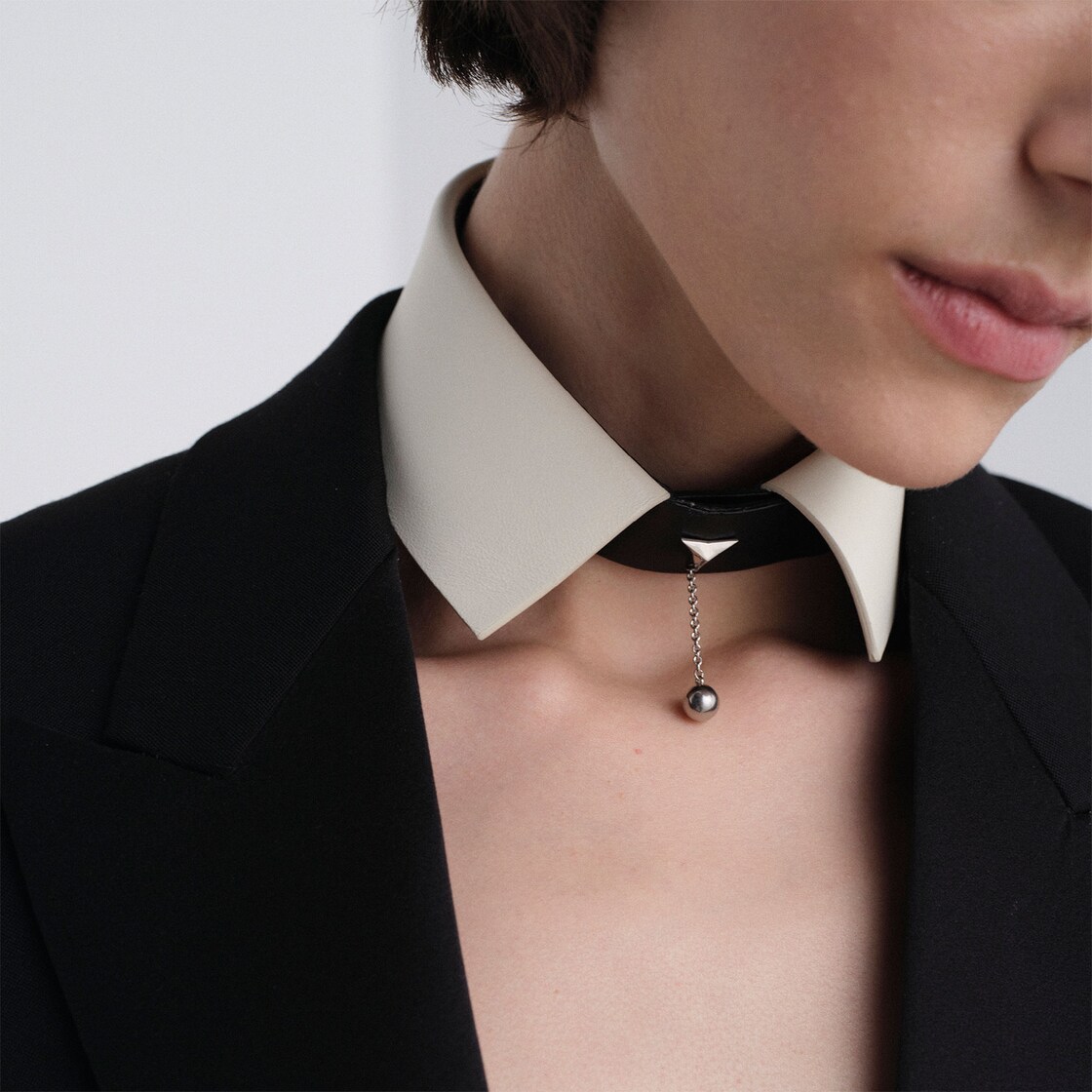 5 Sisters Collar - White | FENDI US3/3