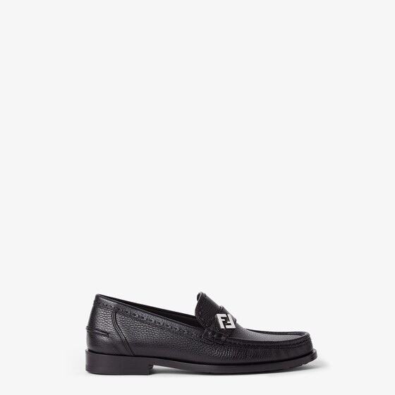 Fendi Round Toe Textured Leather Loafers In Black