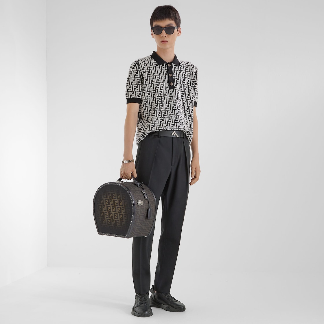 フェンディ フロー スニーカー