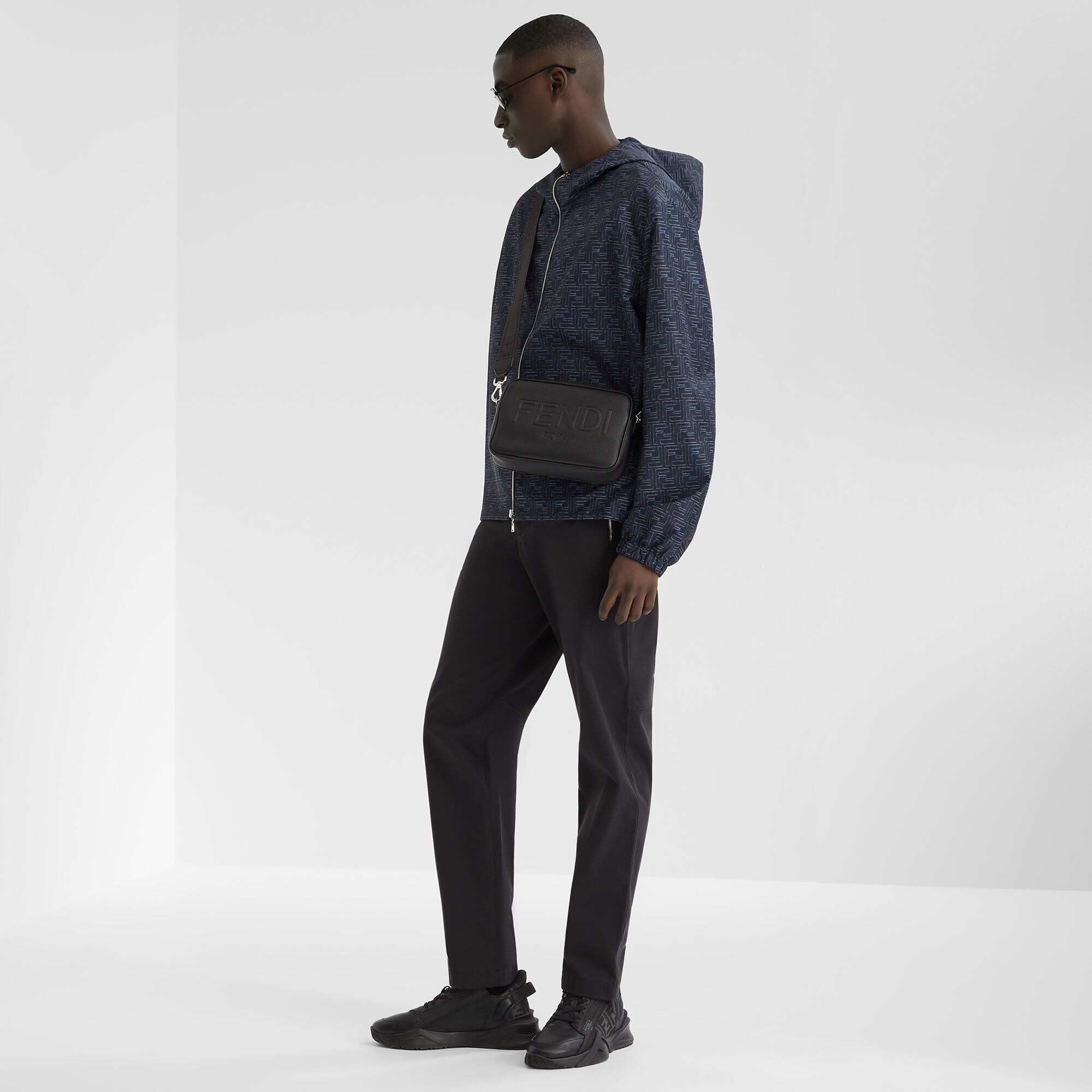 7E1392AJZHF1DV5_99?wid=2000&