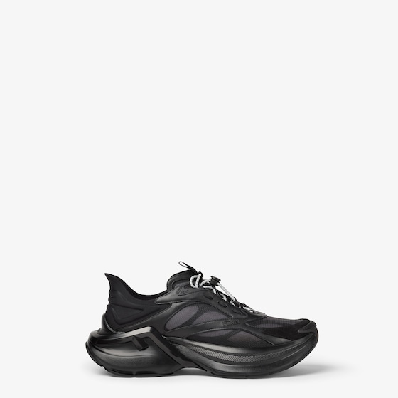 Running shoes with elastic laces