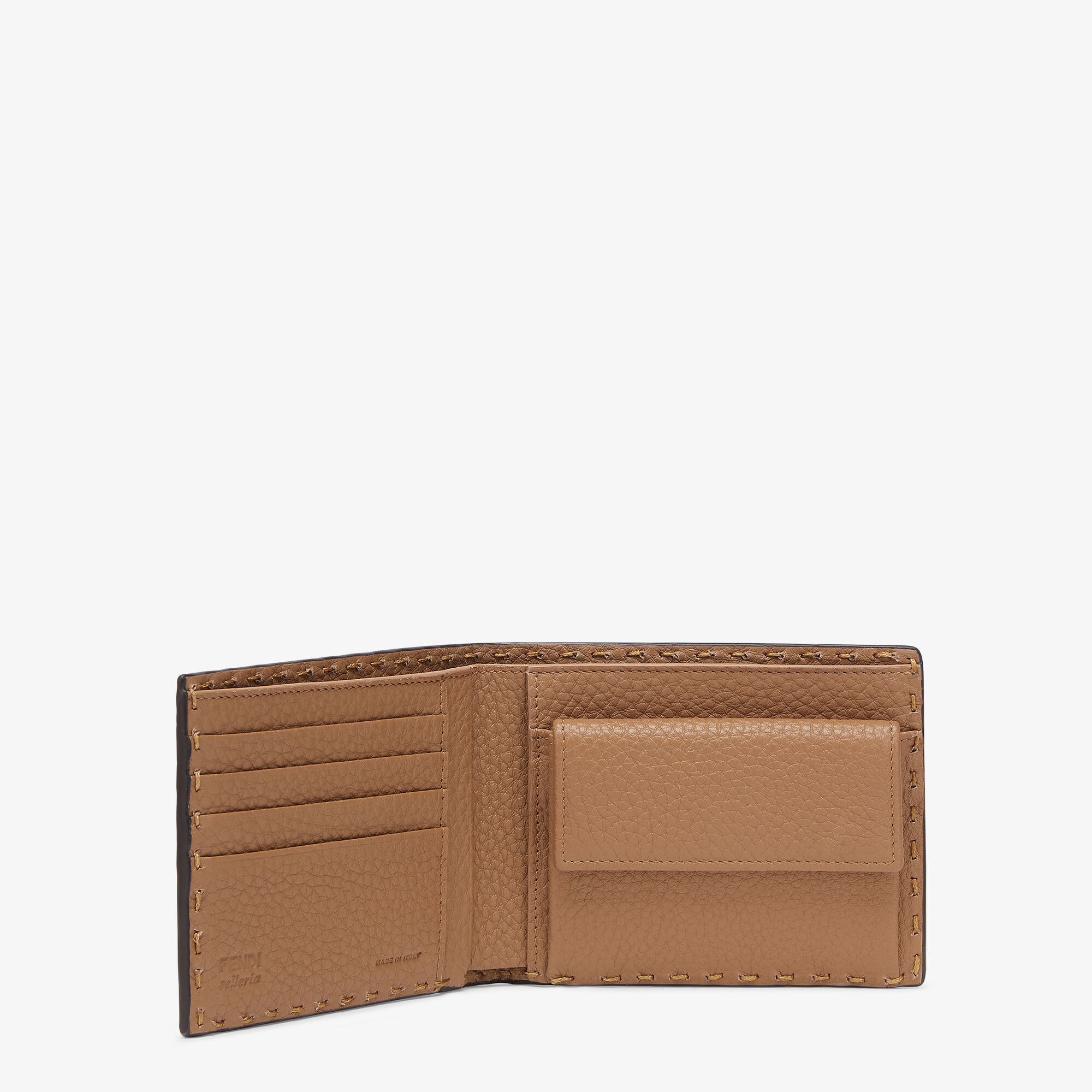 セレリア 財布 - カメリアカラーレザー 二つ折り財布 | Fendi