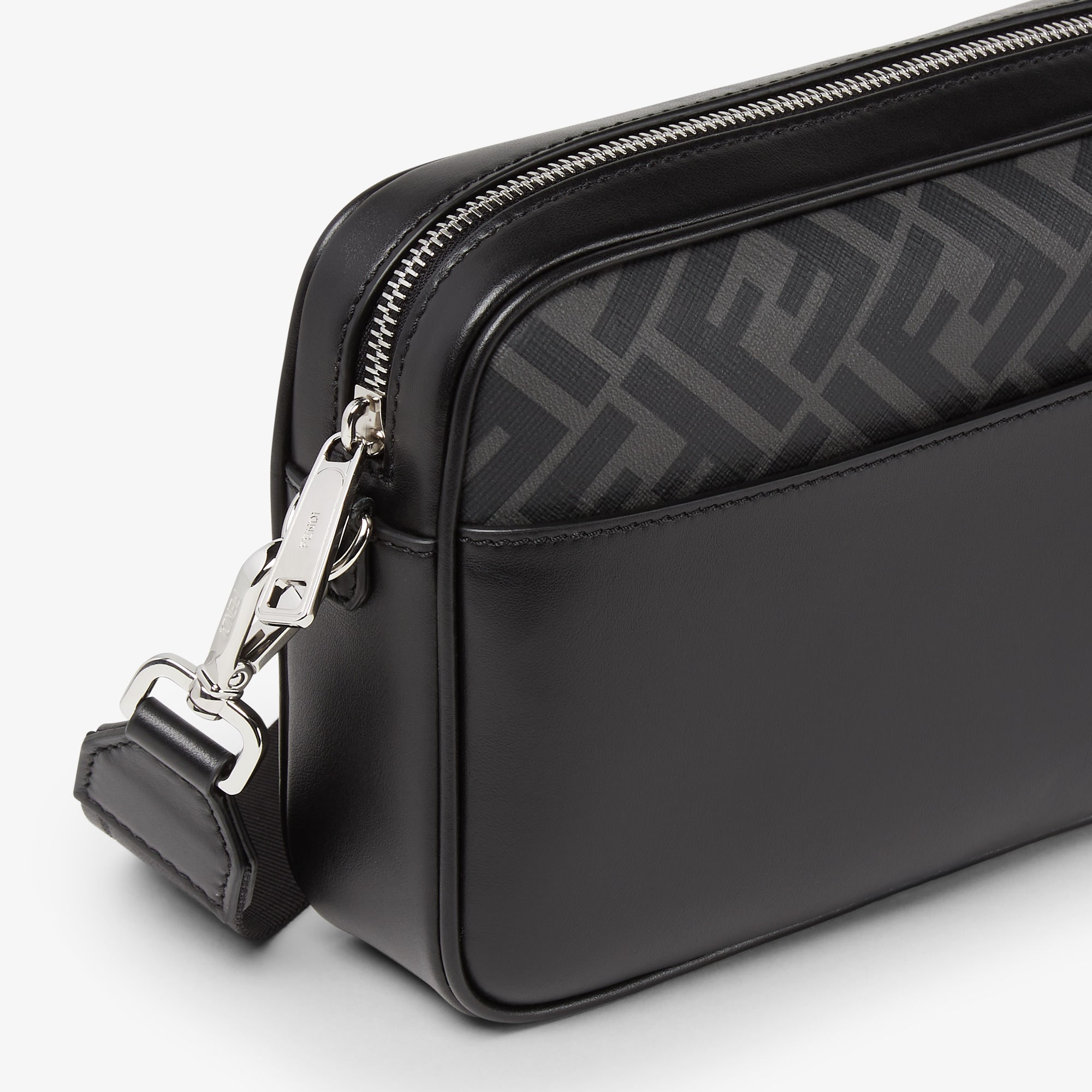 FENDI CAMERA CASE MEDIUM ブラック/グレー 7M0286ASIC_F1O97-3.jpg?v=