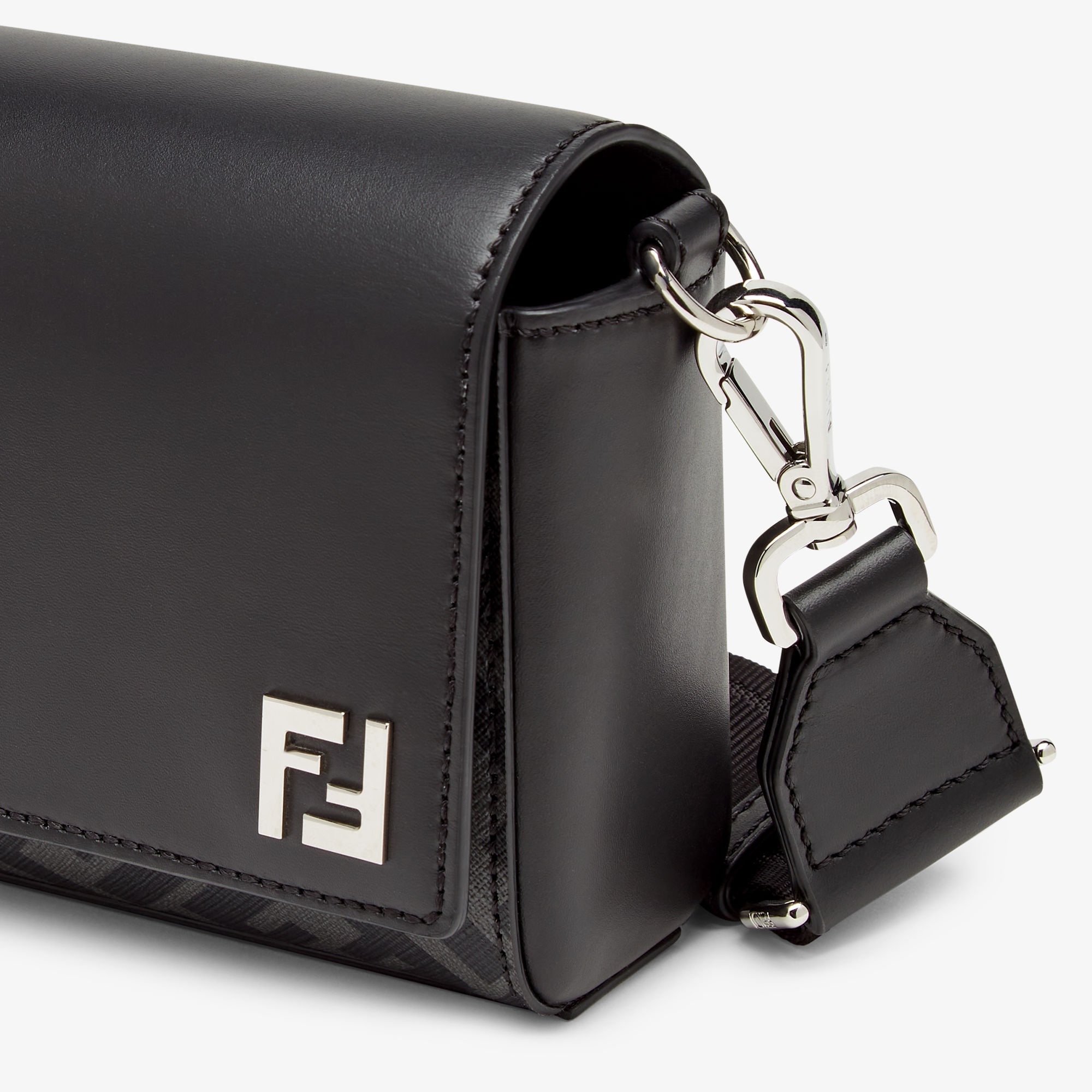 FFスクエアのコンパクトなバッグ レザー ブラック | Fendi FFスクエアのコンパクトなバッグ レザー ブラック | Fendi