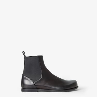 Schnürschuhe und Boots