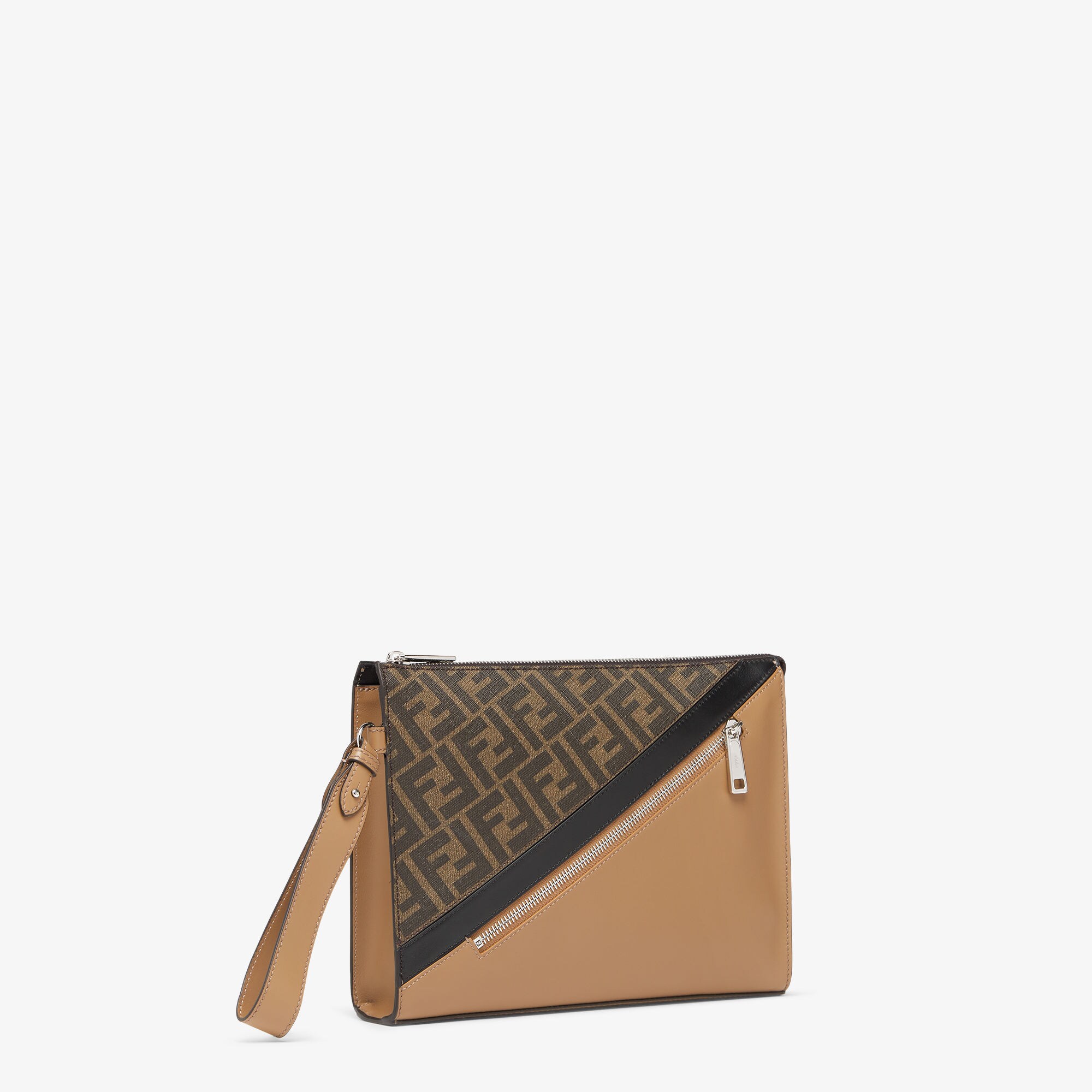 FENDI メッセンジャーバッグ ナイロン フェンディ 金属プレート