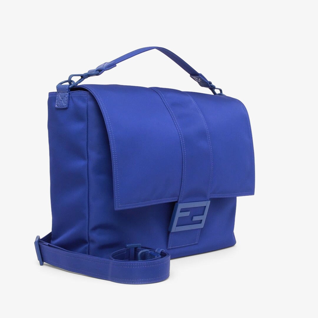 バゲット メッセンジャーバッグ ラージ ブルーナイロン バッグ Fendi