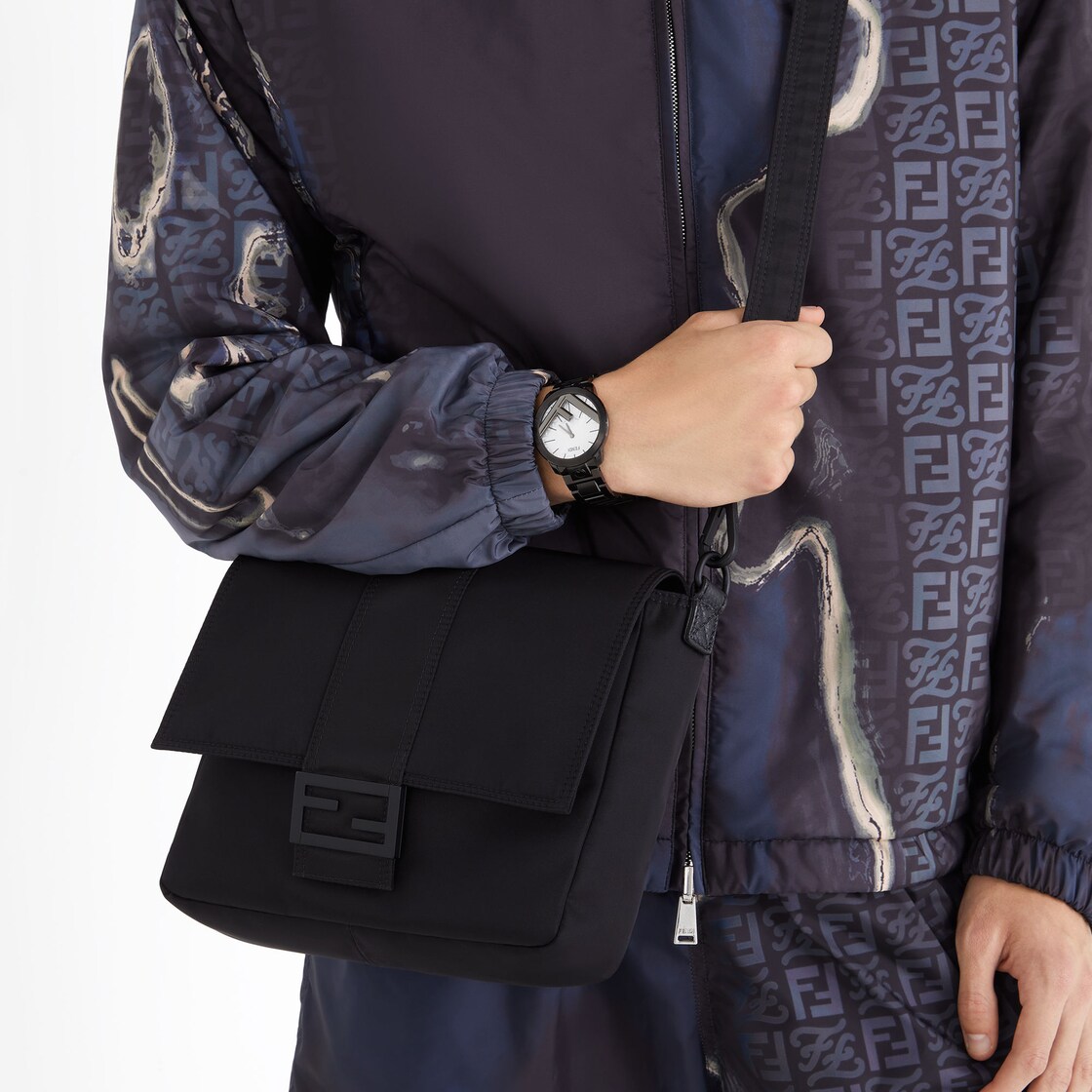 バゲット メッセンジャーバッグ ミディアム ブラックナイロン バッグ Fendi