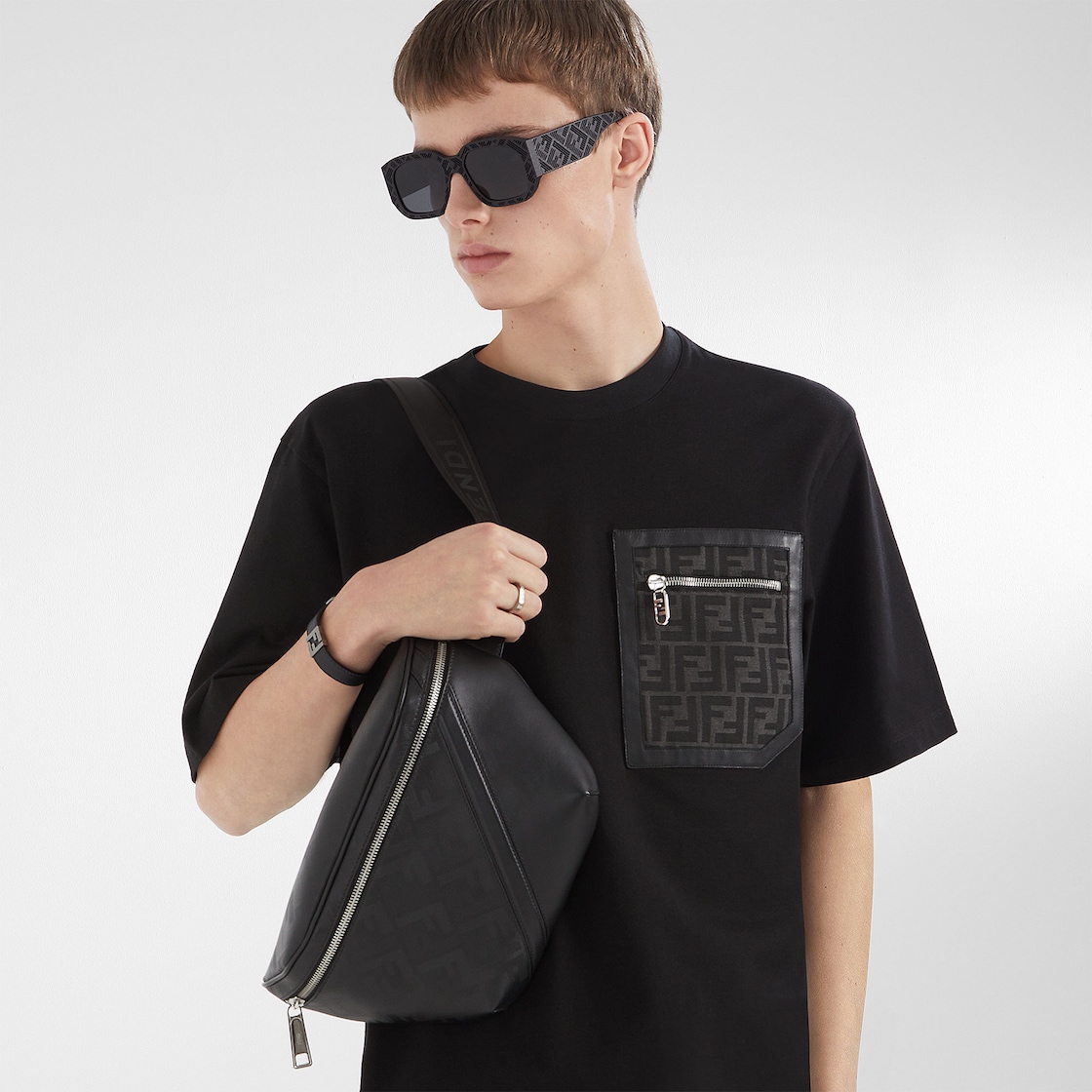 FENDI: Shadow Diagonal pouch in leather - Black