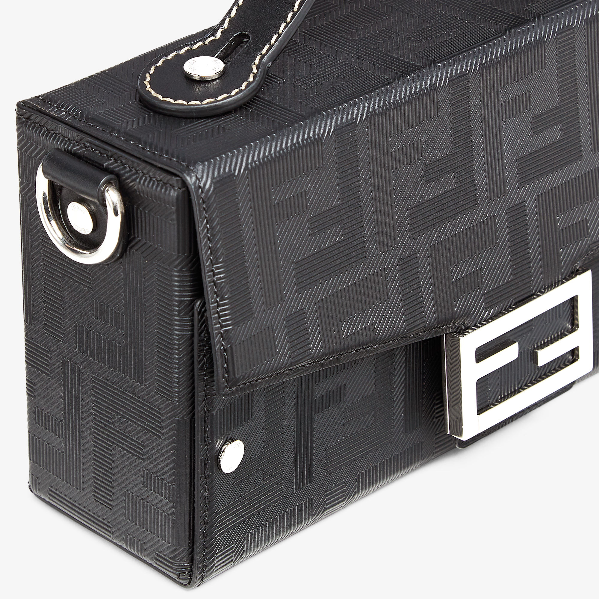 【FENDI】バゲット ソフトトランク ベージュレザー FFモチーフ FENDI】バゲット ソフトトランク ベージュレザー FFモチーフ