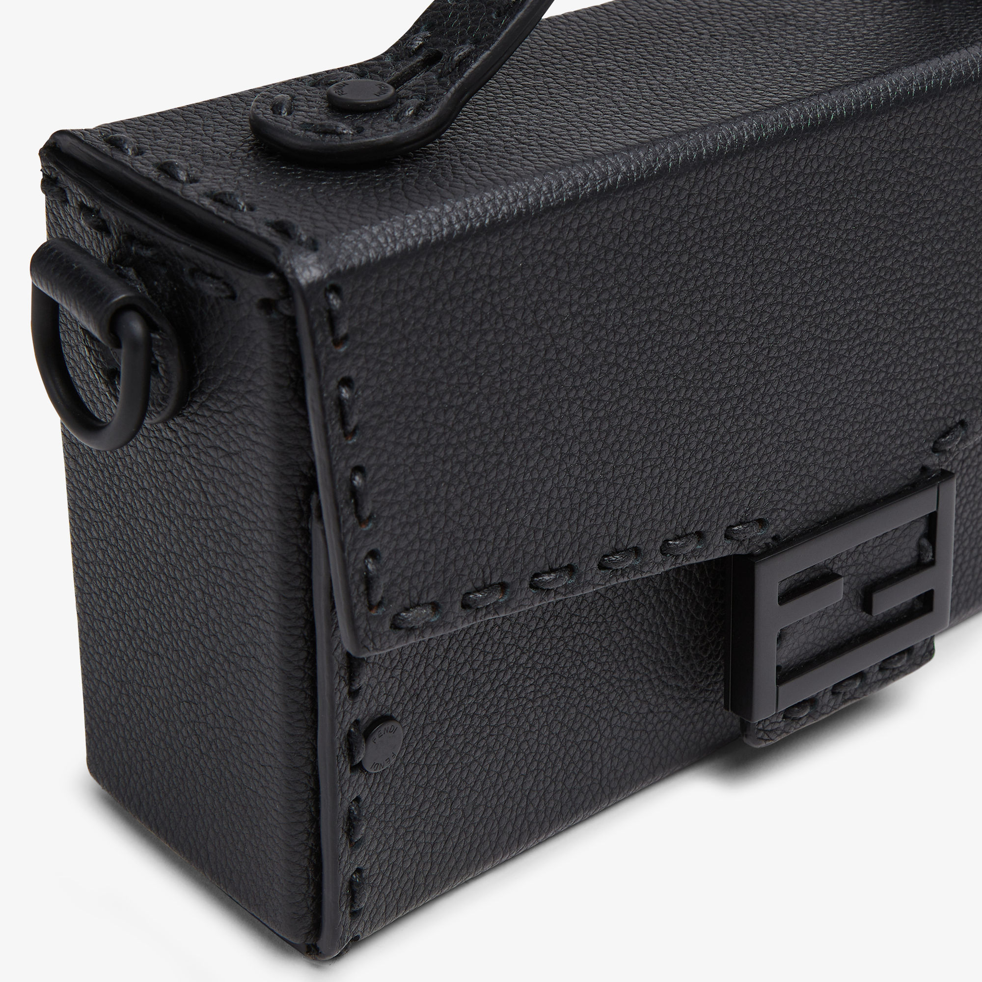セレリア ソフトトランク バゲット カーフレザー ブラック | Fendi