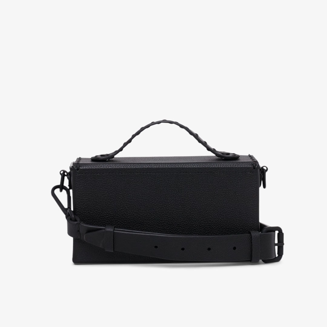 セレリア ソフトトランク バゲット カーフレザー ブラック | Fendi セレリア ソフトトランク バゲット カーフレザー ブラック | Fendi