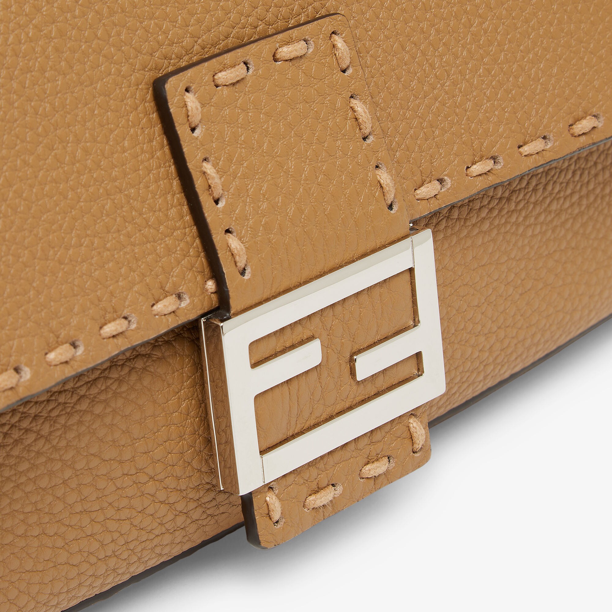 レギュラー セレリアバゲット カーフレザー ベージュ | Fendi