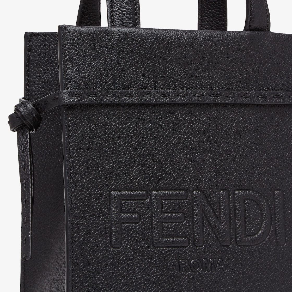 ブラック のウィ メンズ 向けデザイナー ミニバッグ | FENDI JP ブラック のウィ メンズ 向けデザイナー ミニバッグ | FENDI JP