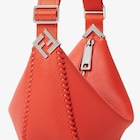حقيبة Fendi Melon بحجم صغير مع Fendi Roma من الجلد